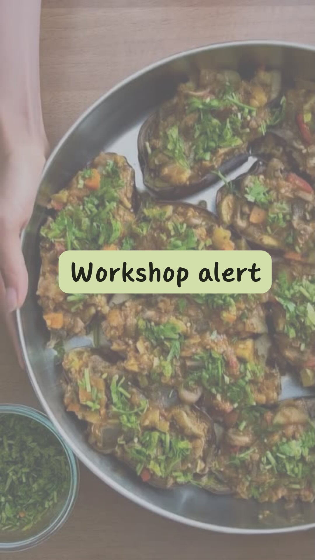 Το hands-on αυτό εργαστήριο θα γίνει την 1η Μαρτίου στις 17.00, στον υπέροχο χώρο του Soybird στο Κουκάκι και ουσιαστικά θα ενσωματώσει την επιστήμη πίσω από τη διατροφή για τη φροντίδα του εντέρου με πρακτικές -και πεντανόστιμες- ειδικά σχεδιασμένες συνταγές.
Θα έχουμε 3,5 ώρες στη διάθεση μας για να φτιάξουμε ενδεικτικά γεύματα για μία ολόκληρη ημέρα (πρωινό, μεσημεριανό, βραδινό και σνακ), κατανοώντας το πως και το γιατί, και εντέλει να τα απολαύσουμε όλοι μαζί παρέα ☺️
Το κόστος για το εργαστήριο είναι 80€, περιλαμβάνει το ΦΠΑ 24%, τις πρώτες ύλες και τον εξοπλισμό για αυτά που θα ετοιμάσουμε αλλά φυσικά και το υλικό που θα πάρεις μαζί για το σπίτι!
Σκέψου το σαν ένα ολοκληρωμένο -και απολαυστικό- τρόπο να αποκτήσεις εμπεριστατωμένα και χρήσιμα εργαλεία για τη φροντίδα της συνολικής σου υγείας, που θα μπορείς να εφαρμόσεις άμεσα στην κουζίνα σου παράλληλα απολαμβάνοντας ένα πλήρες γεύμα!
Κλείσε τώρα τη θέση σου στο link in bio ή γράψε workshop στα σχόλια και θα σου στείλω ό,τι χρειάζεσαι!
@grains.anatomy 🌾
#gut #διατροφή #διαιτολογος #workshop #entero