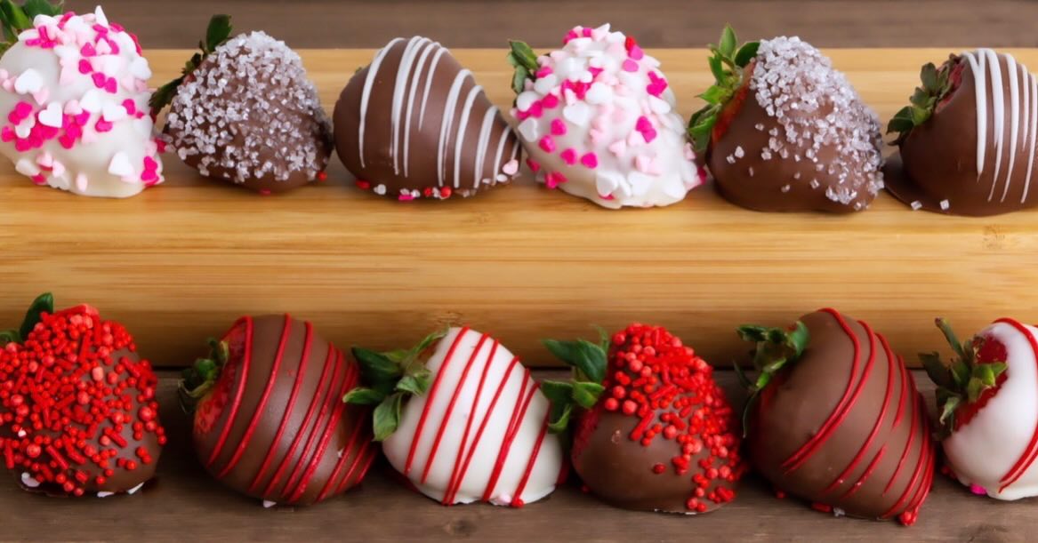 I am a firm believer that Valentine’s Day is not just a day for couples. Show your friends, co-workers, family members, neighbors, teachers - show anyone you appreciate some love with our chocolate covered strawberries. Order now. Link is in our bio. #valentinesday #chocolateberries #ordernow #wedeliver #chocolatecafe