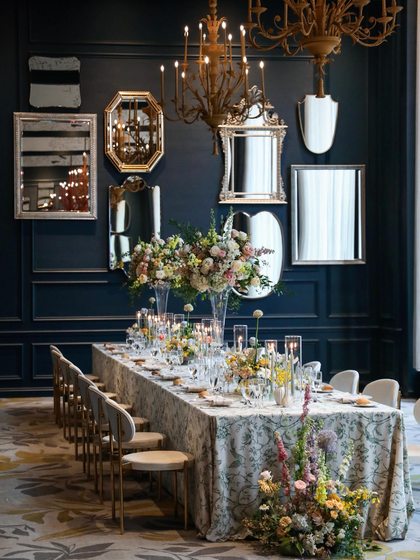 Spring is never a sudden arrival.
It starts as a hush inside us,
a green intention, quietly unfolding 🍃
So, Spring, come closer.
We’ve been living in the prelude long enough ☀️
Floraland Wedding Planning & Design
Florist: Bruce | Planner & Photos: Neo
#NYCWedding #SpringWedding #WeddingDesign #FloralDesign #NewYorkWeddingPlanner