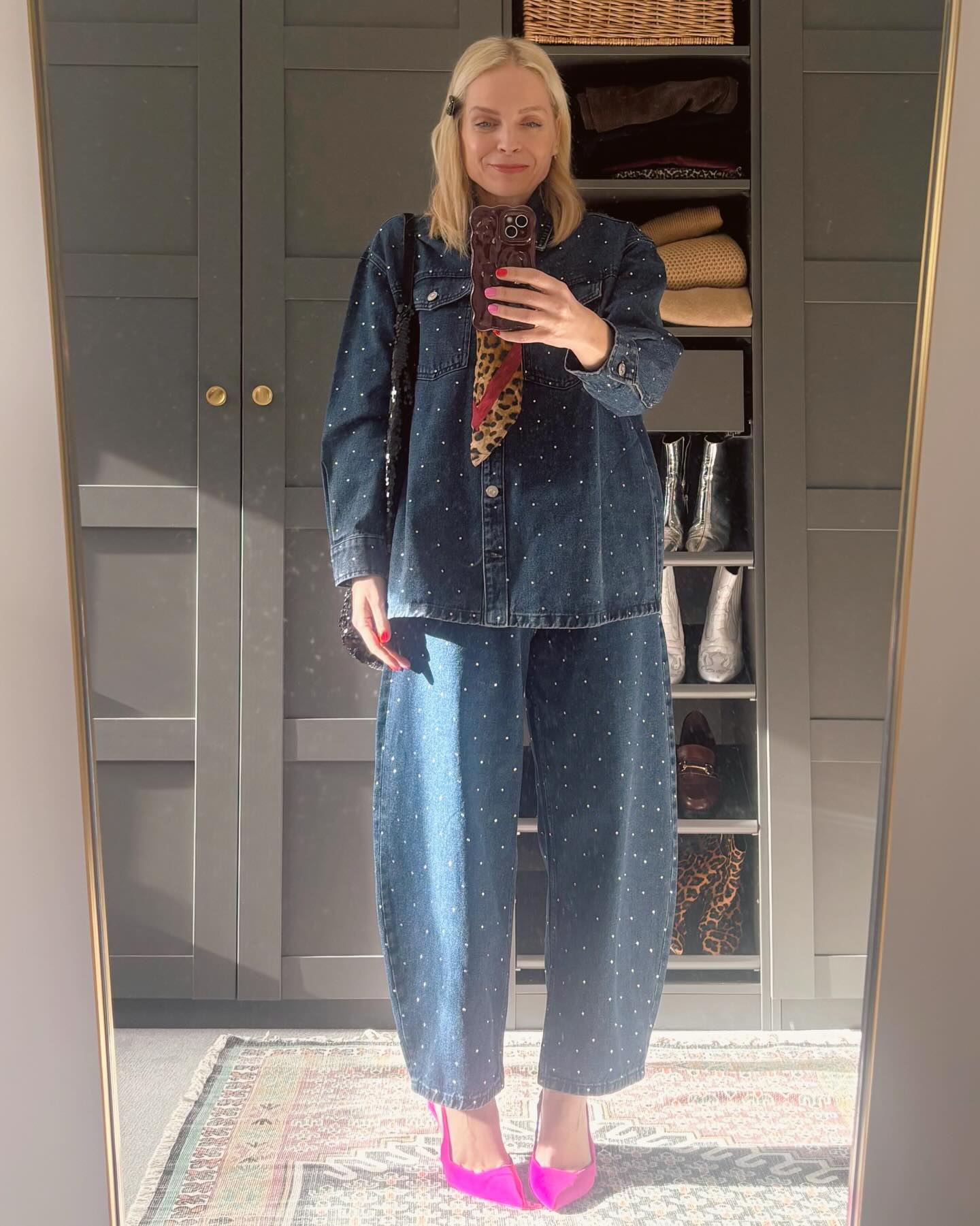 Thought this outfit would be elevated nicely with a scarf - worn here like a tie - think I need to refine my method slightly but I like it!
Love all the scarf hacks I keep seeing on here. So much inspiration 🙌
Embellished denim shirt and jeans: both @tuclothing (end of last year)#
Style - personal style - personal stylist - women’s style - styling - style inspo - personal styling
#personalstylist #personalstyle #ootd #wiwt mystyle
Bag, scarf and shoes: old Zara