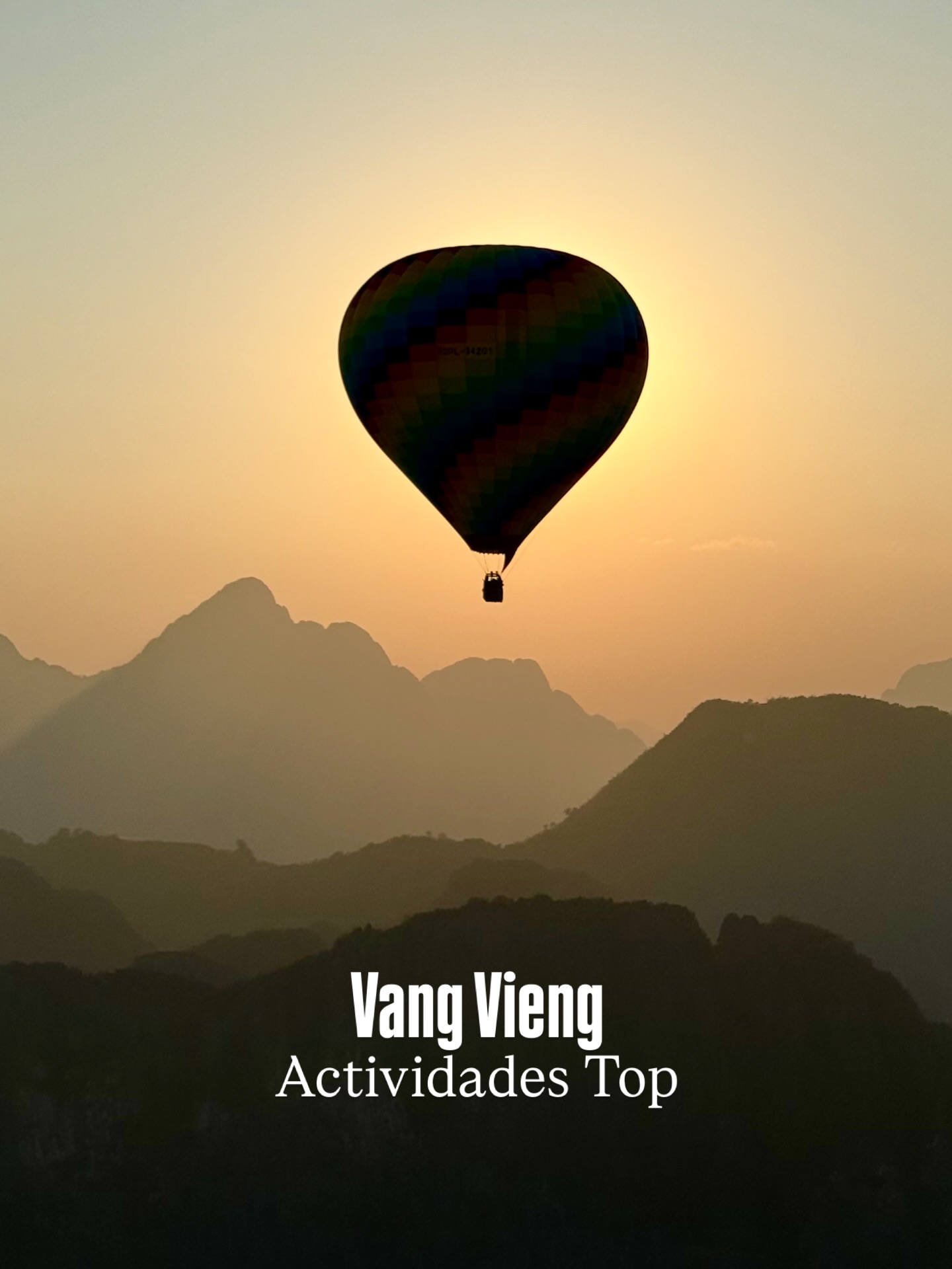 VANG VIENG, UN DESTINO ÚNICO EN LAOS 🎈 ⛰️
Entre montañas kársticas, ríos tranquilos y paisajes que parecen irreales, Vang Vieng es uno de esos destinos que te sorprenden en cada rincón 🇱🇦✨
Si estás armando tu ruta por Laos, guardá este carrusel porque estas son las mejores actividades para hacer en Vang Vieng 👇
🎈 Paseo en globo aerostático
La forma más épica de ver Vang Vieng. Volar al amanecer o al atardecer sobre los campos, el río Nam Song y las montañas es simplemente inolvidable. Una experiencia única que vale cada segundo y sale solo USD 75.
💦 Visitar sus lagunas turquesa
Las famosas Blue Lagoons son el plan perfecto para refrescarte después de un día de actividades. Aguas cristalinas, naturaleza alrededor y spots ideales para relajarte o tirarte desde las plataformas.
🥾 Trekking a los miradores
Si te gusta caminar, Vang Vieng tiene algunos de los mejores viewpoints de Laos. Subidas cortas pero intensas que terminan con vistas panorámicas increíbles de todo el valle. El esfuerzo vale la pena!
📌 Guardá este post para tu próximo viaje y escribinos si querés que te armemos tu ruta por Laos ✈️
#VangVieng #LaosTravel #ViajarPorAsia #TravelTips