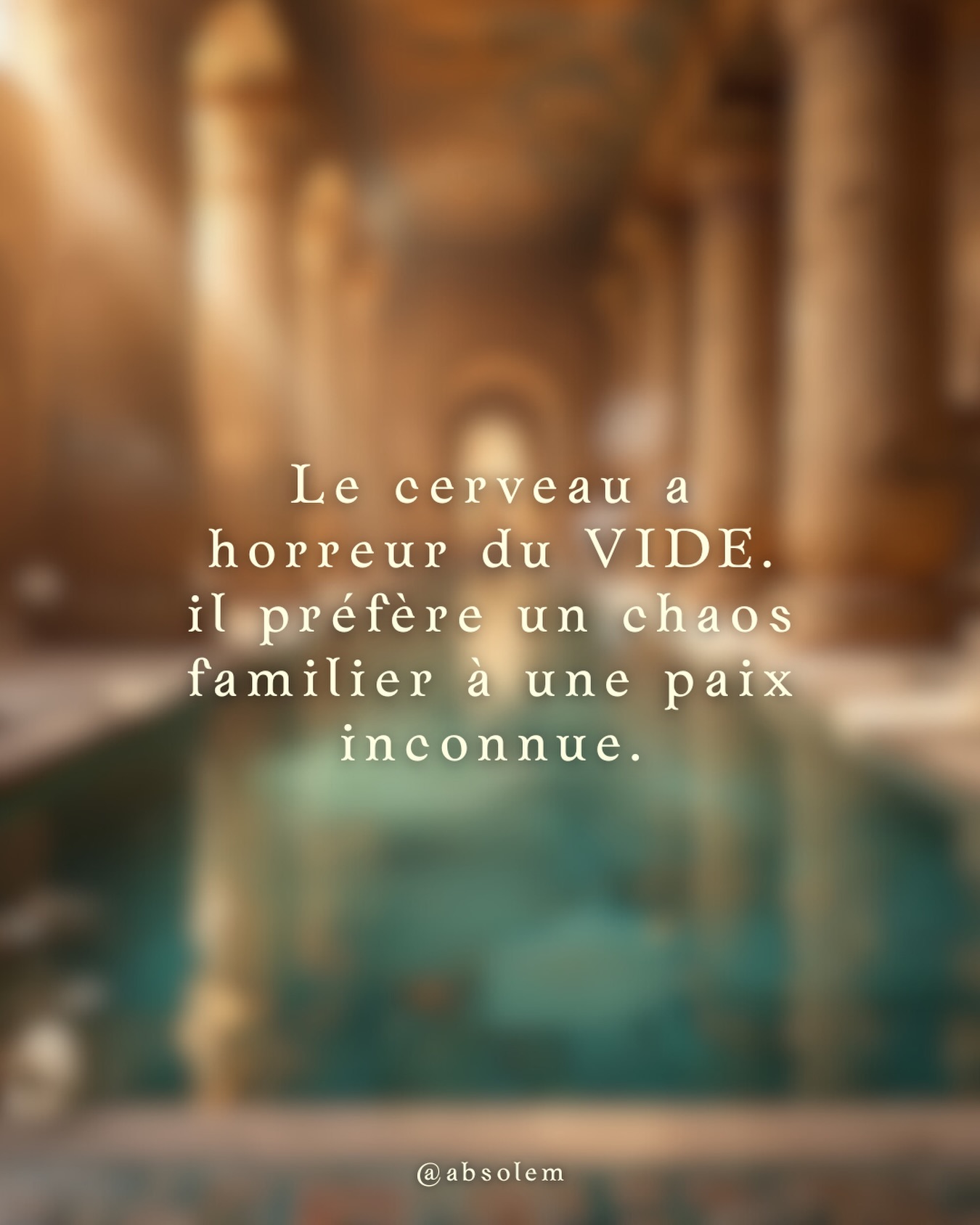 Notre cerveau, c’est notre machine à donner du sens.
Le silence, l’incertitude, l’attente, l’absence de repère, tout ça est profondément inconfortable pour lui.
Face au vide (émotionnel, relationnel, mental), il préfère inventer une histoire, plus tôt que rester dans le flou.
Même si une situation est douloureuse, toxique ou stressante, le cerveau sait comment s’y adapter.
Elle est prévisible.
Elle donne l’illusion de contrôle.
À l’inverse, une paix nouvelle, un changement, une rupture, un nouveau départ, le calme après la tempête, c’est inconnu.
Et l’inconnu fait peur.
Tout va bien.
Ce n’est pas de la faiblesse, c’est biologique et protecteur.
Le cerveau cherche avant tout la survie, pas le bonheur 🪽
Comment avancer ?
- Tolérer le vide sans le combler
- Faire confiance à une paix qu’on ne connaît pas encore
- Comprendre que l’inconnu n’est pas forcément une menace.
#developpementperso #developpementspirituel #spiritualité#spiritualityspiritual