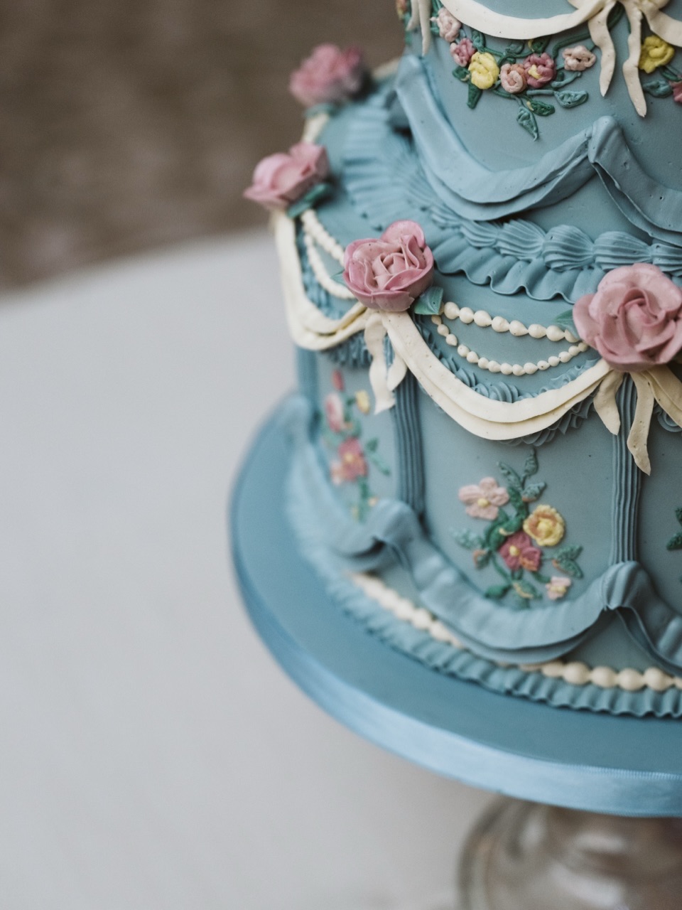Would you like to learn how to create unique vintage cakes?
Something completely different from the classic piped border style?
Join @sweetheatheranne on 25th February for our Vintage buttercream and piped embroidery online demonstration.
Learn all of heather top tips on making, colouring and piping with Swiss meringue buttercream to create a showstopping cake design, along with her signature piped embroidery effect (zoom in on those incredible piped embroidery flowers!)
When: 25th February 7pm (UK time) / 2pm (EST)
Where: Live on zoom
Price: £35 live only or £50 recording bundle with downloadable life time access
Comment VINTAGE for full details straight to your inbox
