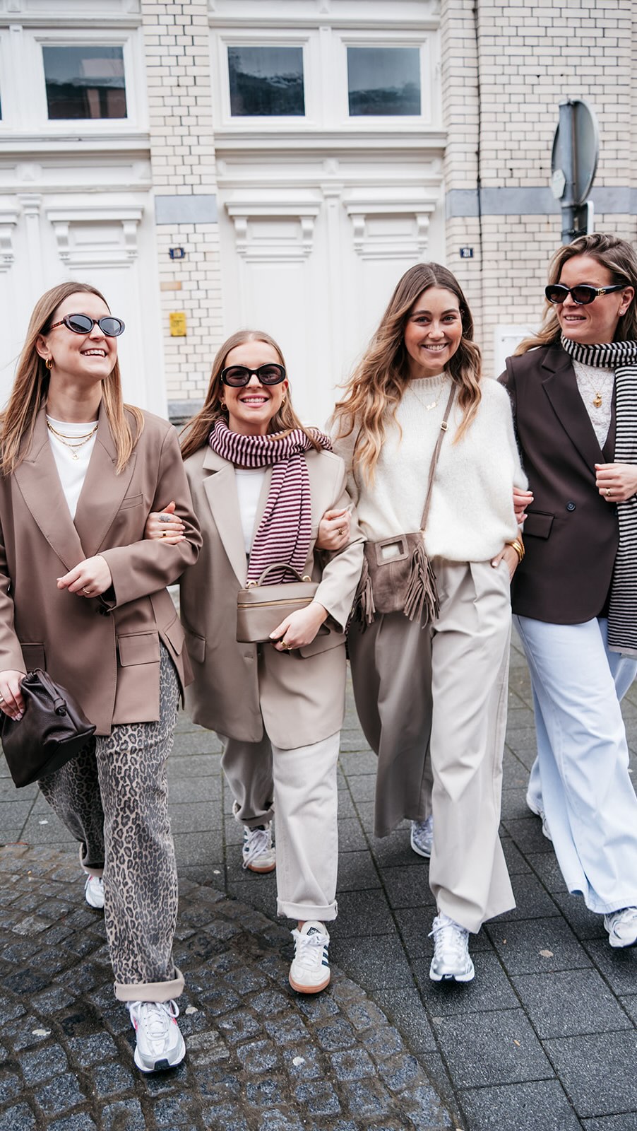 Neutrals edition 🤍what do these 4 girls wear?
www.juliabybb.com
#juliabybb #juliaturnhout #juliareel #webshop #ootd