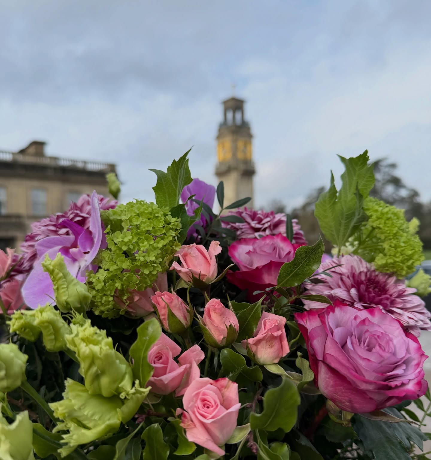 It might be another grey day but these beautiful flowers will make another guest smile 😊
#blomsterdekoratör #florals #hotelflorist #clivedenhouse #bouquet