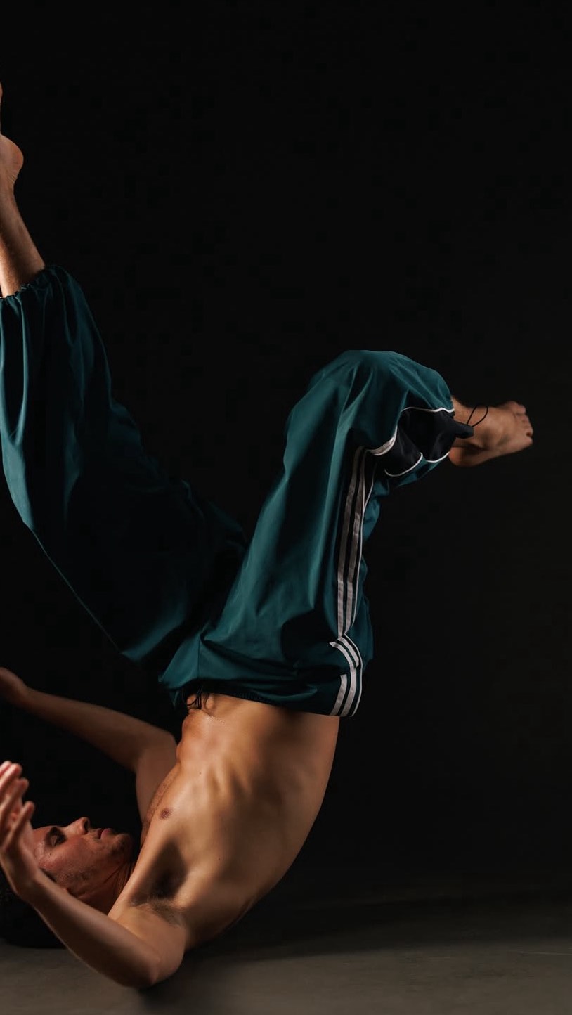 Gabriel Lorena, professional ballet dancer with Scapino Ballet Rotterdam, reflects on how dance mentorship shaped how he experienced shifting to multiple ballet companies. Mentorship can be a quiet force behind lasting ballet careers. Thanks ๐ @gabriellorena__