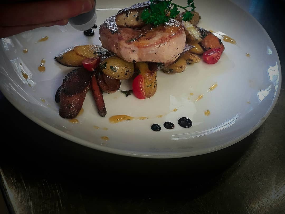 Tournedos de canard Rossini accompagné de pommes de Terre grenailles et légumes croquants 👌