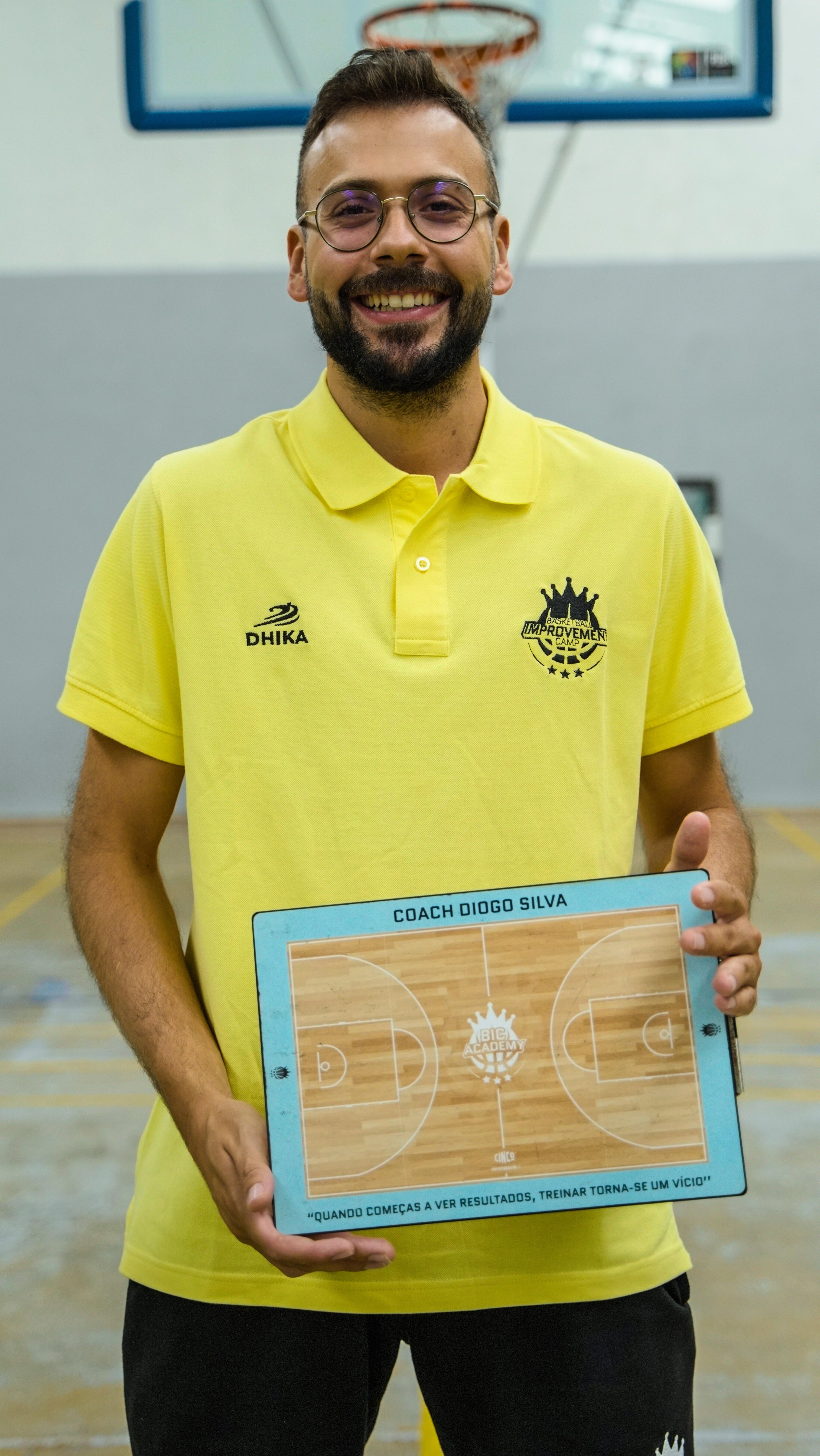 Meet Coach Diogo.
And doctor diogo.
And detective Diogo.
And chef Diogo.
And fun-Director Diogo…
The fearless leader of GCO | BIC Sub18 masculinos.
“A coach is someone that sees beyond your limits and guides you to greatness.” - Michael Jordan