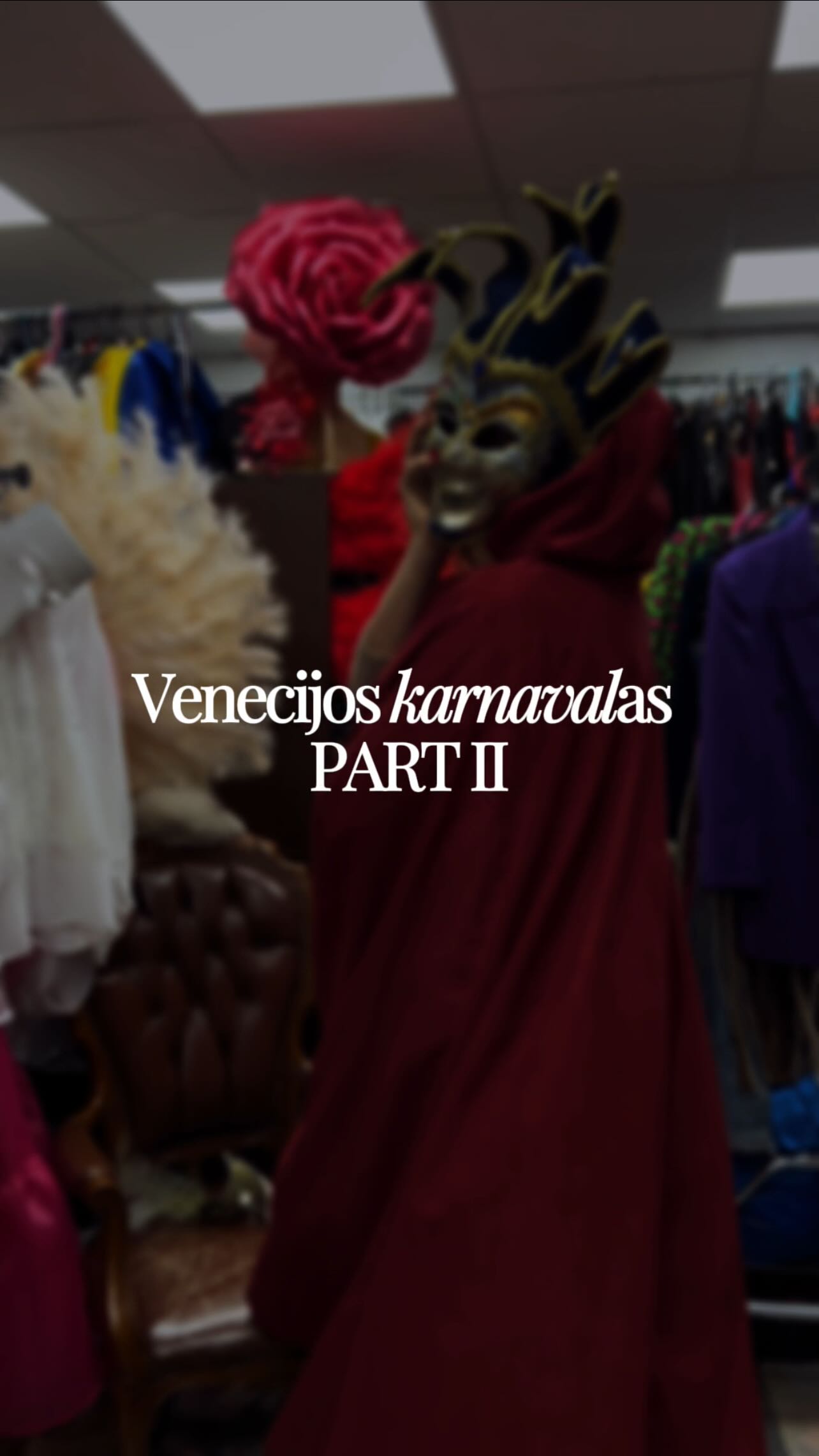 Ką daryti, kai keliaujant gali pasiimti labai mažai, o pasipuošti vis tiek norisi? Mano paslaptis – keli puošnūs akcentai. ✨
Juk Venecijos karnavalo šurmulyje norisi ne tik stebėti, bet ir pačiai spindėti. 🎭
#venicecarnival