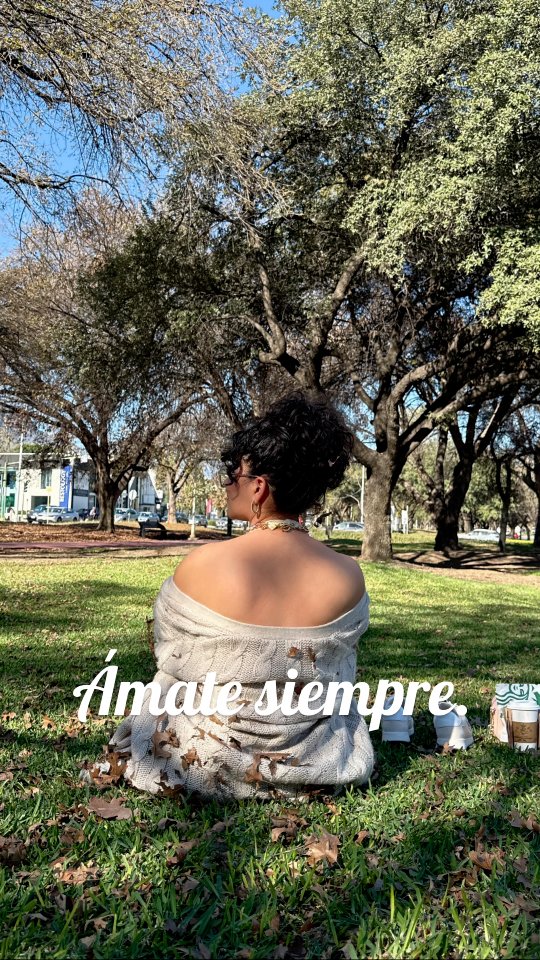 Hoy fué una mañana diferente. En este proceso de cambios, he descubierto la diferencia enorme que hace el auto cuidado. Ver las hojas, caminar y respirar sin prisa, hablarte con amor y reconocerte es parte del camino a la grandeza.
Gracias Upasana por brindarme este espacio. Hoy me siento más ligera! Creo que encontramos nueva #mondaymotivation.
#grownding #selfcare #mentalhealth #selflove