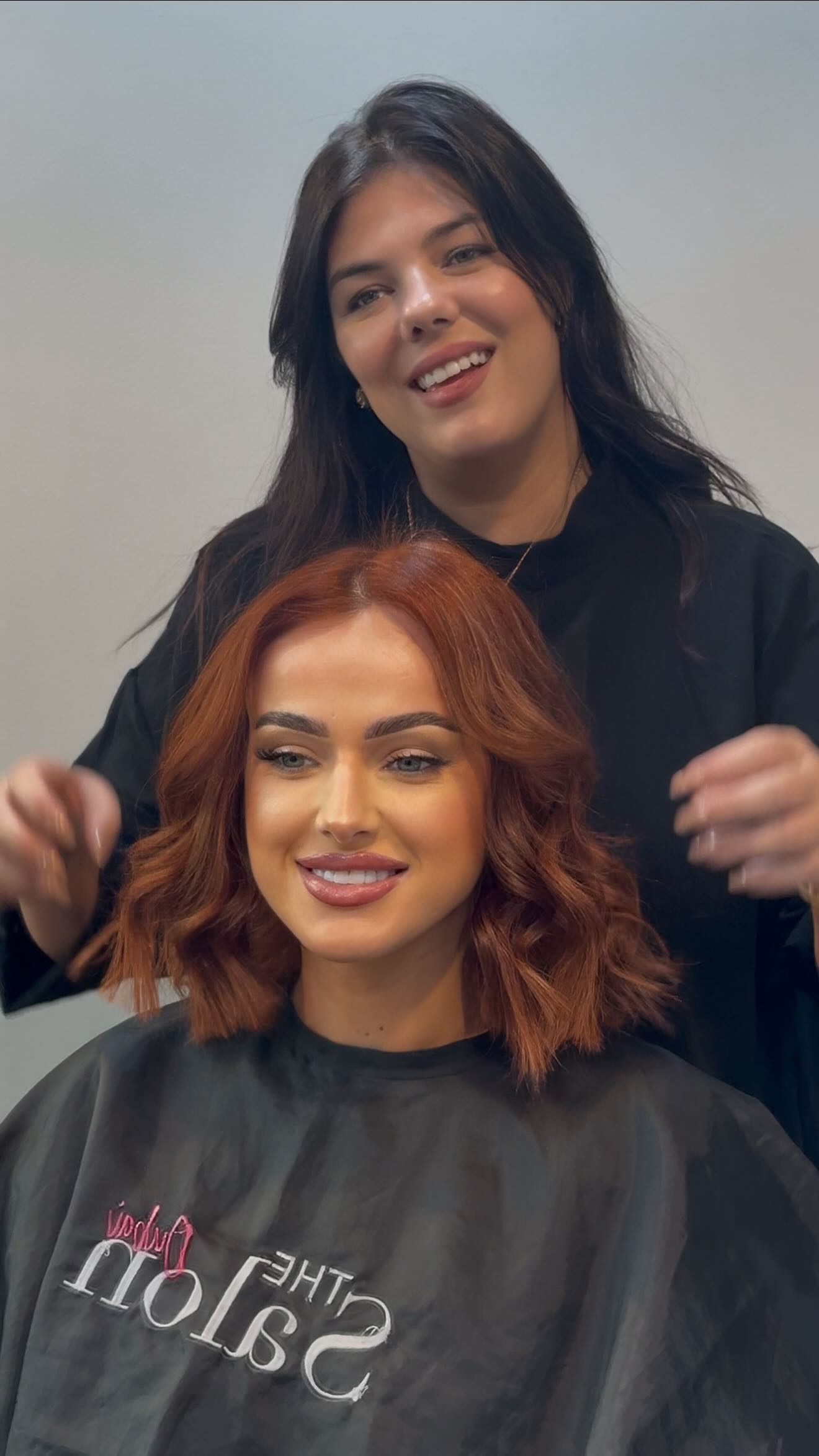 COPPER IS THAT GIRL RIGHT NOW 🔥🧡
Hair by @joannes_hair10 at our Riva 💗 Beach branch and we are OBSESSED.
This rich, glossy copper is warm, dimensional and made to glow in the Dubai sun ✨ The kind of colour that turns heads the second you walk into the room.
Joanne might be one of our newbies… but don’t get it twisted 👀 her blends are seamless, her tones are on point, and her finish is giving LUXURY.
If you’ve been thinking about going copper, consider this your sign. It’s bold. It’s confident. It’s main character energy.
📍 The Salon – Riva Beach, The Palm
📲 DM us to book with Joanne before her diary fills up
#TheSalonDubai #RivaBeach #CopperHair #DubaiHair #HairTransformation GlossyHair PalmJumeirah DubaiSalon