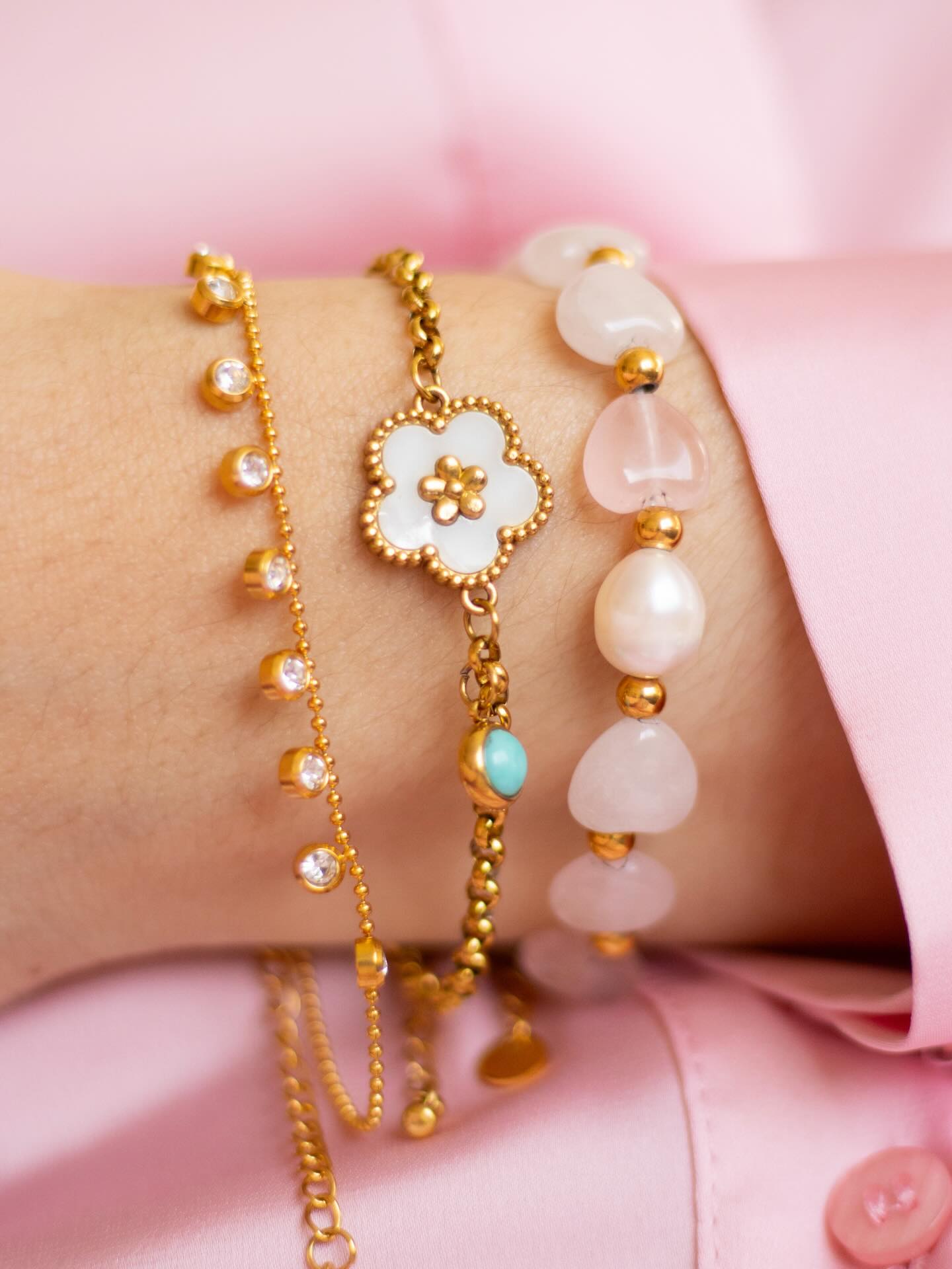 Speechless 😶😍
Hermosas combinaciones que te dejarán sin palabras 🫠
Pulsera cuarzo corazones, pulsera puntos de luz y pulsera flor nácar,3 bellezas que merecer ver en tu muñeca
Ordenarlas es muy sencillo, puedes encontrarlas en la web o escríbeme al DM y te ayudo!
Envíos a todo USA 🇺🇸
#pulseras #pulseracuarzo #manillas #bracelets #jewelry