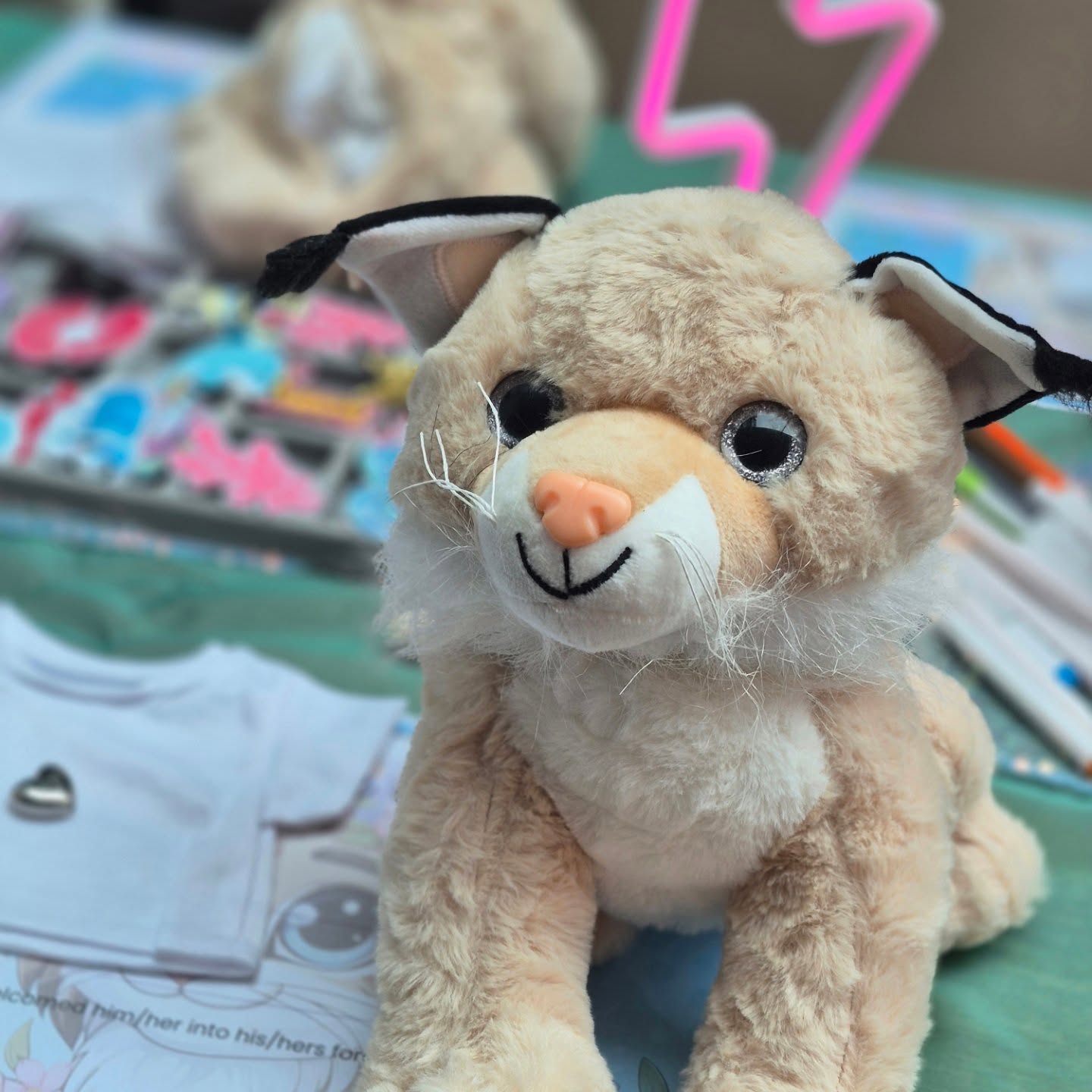 What parents THINK kids want at parties vs what ACTUALLY keeps them engaged 🎉
✨ Parents think:
• More noise
• More sugar
• More entertainment
🎨 Kids actually want:
• Hands-on activities
• Freedom to create
• Something they’re proud to take home
Less chaos.
More focus.
Way more joy 💛
👉 Save this for party planning
👉 Share this with a parent who needs to hear it
#KidsParties #LondonParents #BirthdayPartyIdeas #KidsPartyPlanning #CreativeKids