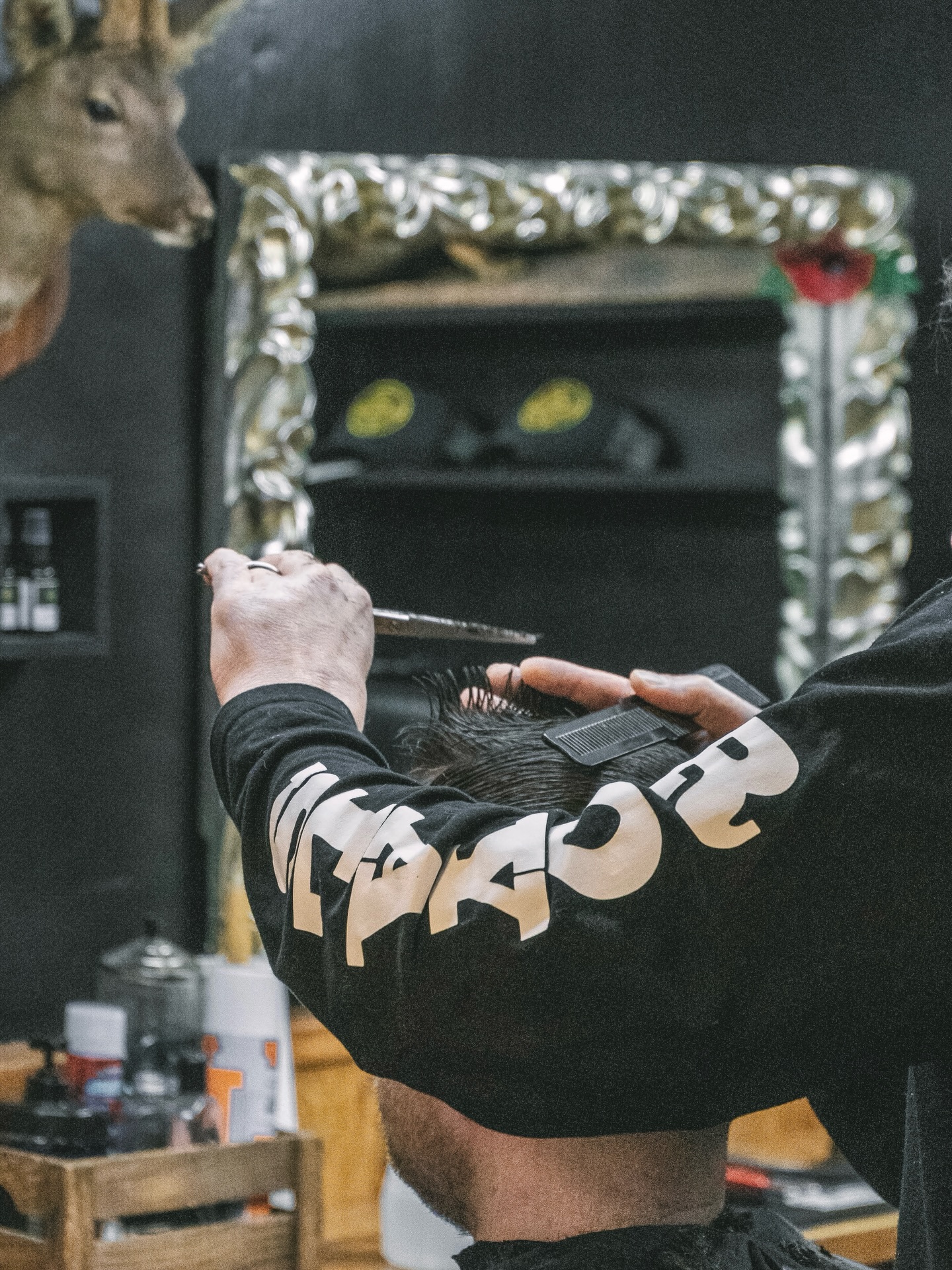 Rather Royals Trim 👑✂️
Half term is nearly here and next week is filling up fast! Secure your spot this week or next and stay looking sharp. Book now to avoid disappointment.
#royalsbarbershop #barbershoproyals #freshtrim