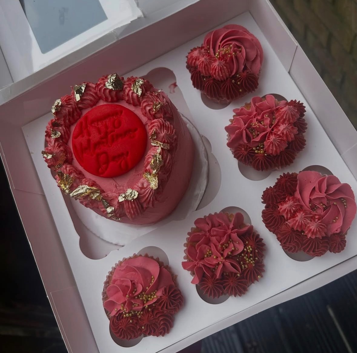 Nails, fizz and cake?? Yes please 😍
We have just one double nail appointment left this week, perfect for you and a friend! Enjoy your gal time and leave feeling refreshed, beautiful and with a gift! 🎁
Thursday 12th - lunchtime ❤️
It’s very important that you choose the right salon for you, and ensure that your tech has your nail health at heart ❤️
🏠Madison Beauty Studio
📍488 Ashley Road, Poole
📲Bookings via DMs/Link in bio
https://www.fresha.com/book-now/madison-beauty-studio-ua729ujr/all-offer?share=true&pId=2701690