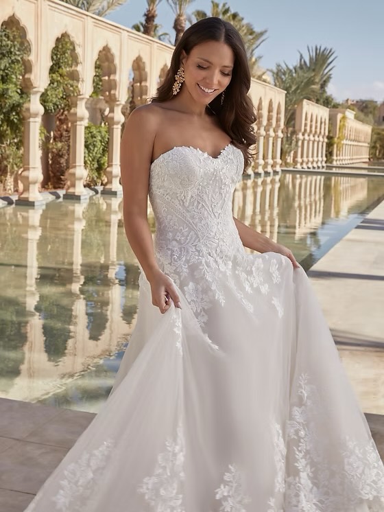 ❗️SALE DRESSES❗️
We have a number of sale dresses, these are ex-samples, all in great condition and all heavily discounted - at least 30% off!
This one is @sinceritybridal - Style 44427
Book an appointment now to try them and find your prefect dress!
#saledress #bridalsale #yateley #hampshirebride #bride2026