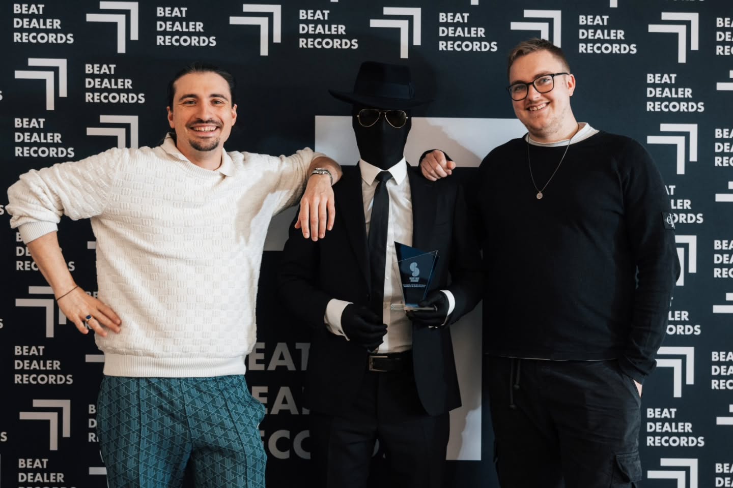 I still have to look at the award to believe it:
.
100 MILLION STREAMS! 🎹✨
.
I remember it like it was yesterday—standing on the office balcony with one of the founders of @silentbeatrecords in the summer of 2020, pitching the concept of
.
"The Masked Pianoman."
.
Everything that followed has been an incredible journey!
.
A massive thank you to the management and the entire team at SILENT BEAT RECORDS 🚀🚀🚀! You made this incredible success possible!
.
Also, a big thanks to the editors at (in alphabetical order) @amazonmusic, @applemusic, @pandora, @spotify, and @youtubemusic for including my music in your fantastic playlists!
.
#TheMaskedPianoman #neoclassical #pianist #piano #silentbeatrecords @beatdealer.mgmt @beatdealermedia