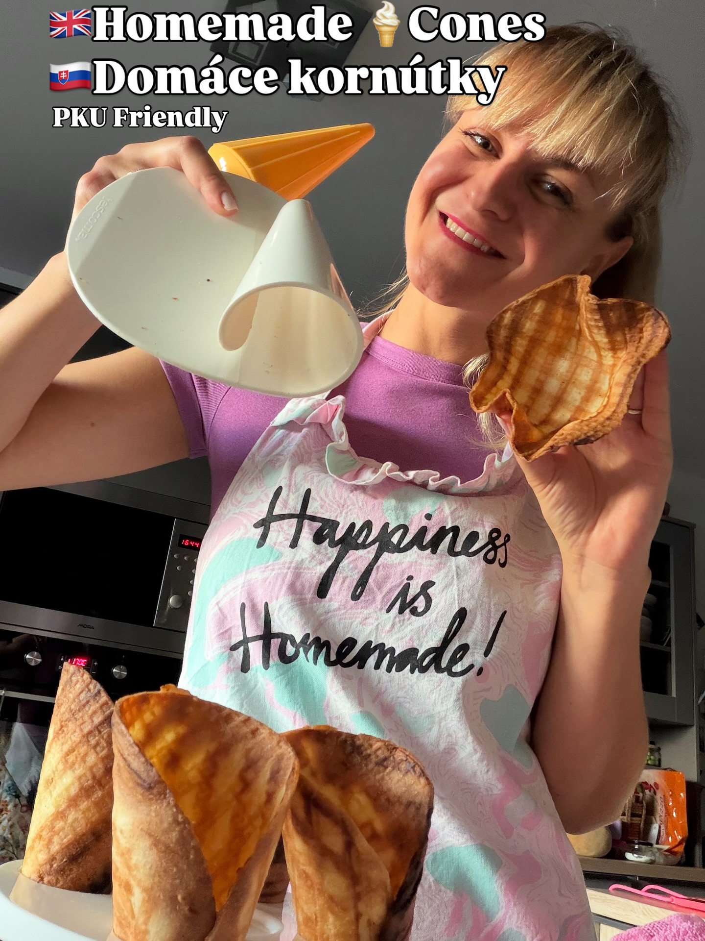 🇸🇰🍦💛 Týmto dnešným dňom uzatváram vývoj a testovanie receptov do mojej kuchárky.
PKU kornútky boli posledné, ktoré som tam chcela zaradiť.
Keď už je v knihe domáca zmrzlina, museli tam proste byť aj domáce kornútky.
Dnes to bol dlhý deň skúšania, dolaďovania a hľadania správneho spôsobu spracovania.
Rolovanie mi dalo zabrať a jeden kornútok sa dokonca zmenil na ďalekohľad 😄
A niekedy je pre PKU mamu veľký úspech už to, že po celom dni testovania drží v ruke vlastné domáce výrobky, ktoré sú bezpečné a úplne presne prepočítané.
Som rada, že môžem tieto kornútky zaradiť do kuchárky– ak by ste si ich raz chceli vyskúšať a ísť na zmrzlinu s vlastným kornútkom.
A priznám sa… dnes vyšli aj slzy.
Niekedy sa človek tak strašne snaží, aby to vyšlo a niekedy tá PKU múka vie naozaj potrápiť.
Ale idete proti všetkému. 😭
Dnes som unavená, ale šťastná s PKU kornútkom v ruke. 💛🍦
⸻
🇬🇧🍦💛 Today I’m closing the chapter on developing and testing recipes for my cookbook.
PKU ice cream cones were the last recipe I wanted to include.
If there’s homemade ice cream in the book, there simply had to be homemade cones too.
Today was a long day of testing, adjusting, and figuring out the right way to work with the dough.
They weren’t perfect. Rolling them was a challenge, and one of them even turned into a telescope 😄
And sometimes, for a PKU mom, the biggest success is simply holding homemade products in her hands after a whole day of testing - products that are safe and precisely calculated.
I’m happy I can include these cones in my cookbook- in case you ever want to go out for ice cream with your own homemade cone.
And I’ll admit… there were tears today.
Sometimes you try so hard and that PKU flour can really test you. 😭
But you keep going against all odds.
Today I’m tired, but happy - with a PKU cone in my hand. 💛🍦
#icecream #cones #friday #pku #tired