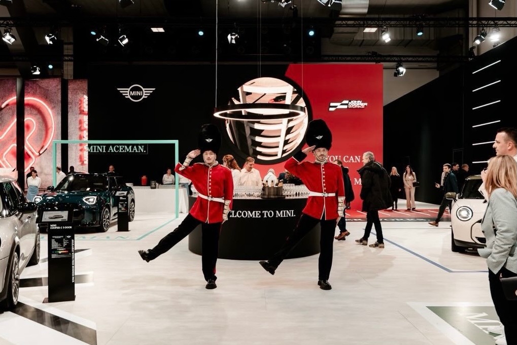 Performance always adds an extra layer to your event. Engaging characters, direct interaction and a shared experience with every guest.
For @citycubes_official @mini_belux
📸 @julesj.jpg
#soul15 #soul15evententertainment #mini #charactercreation #costumedesign