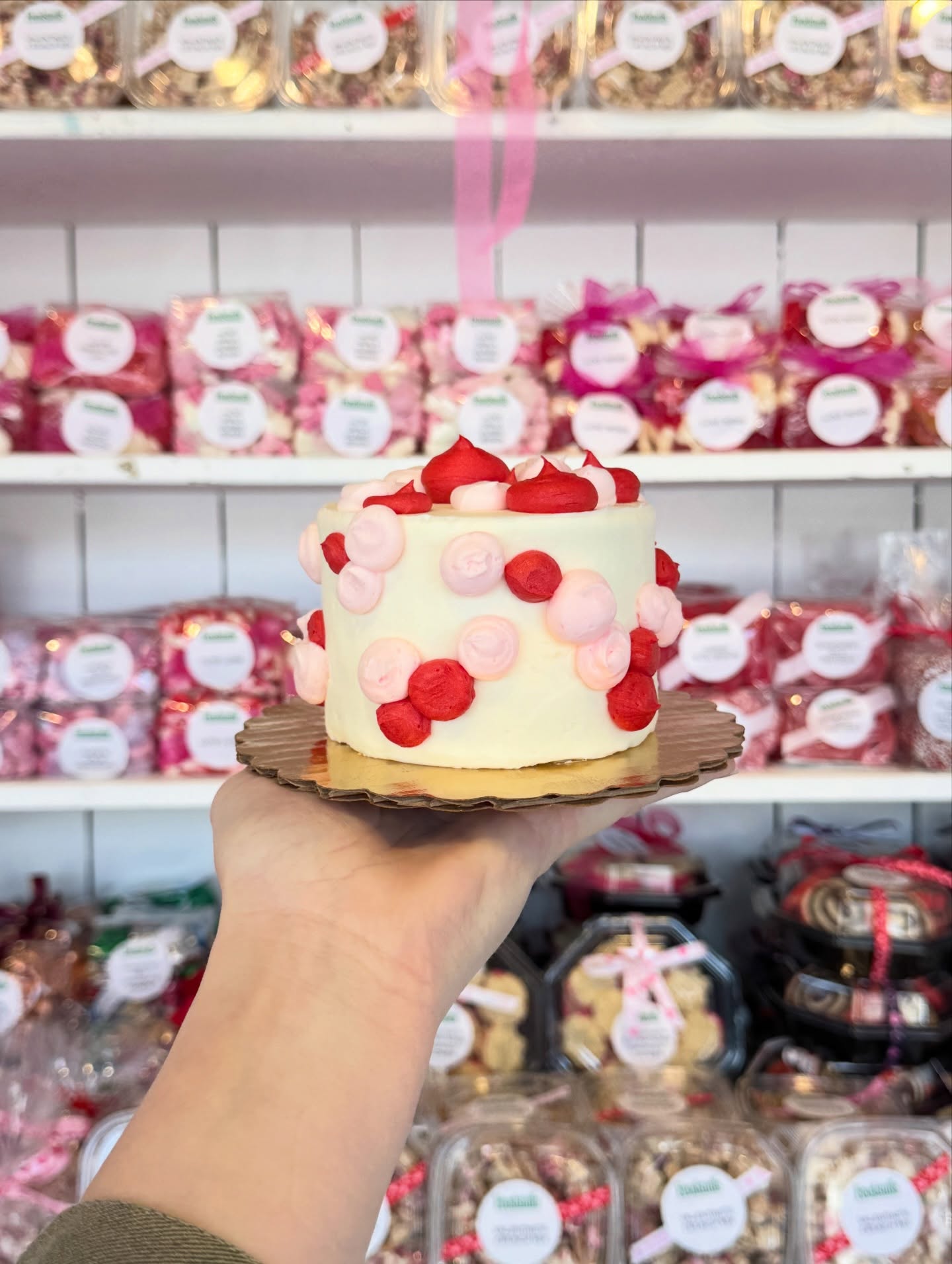 Love is in the air… and in our bakery case 💘
Valentine’s Day treats are here and ready to make someone’s day extra sweet. Don’t wait until the last minute, come grab your favorites!
Glencoe, Evanston, Lake Forest, Glenview