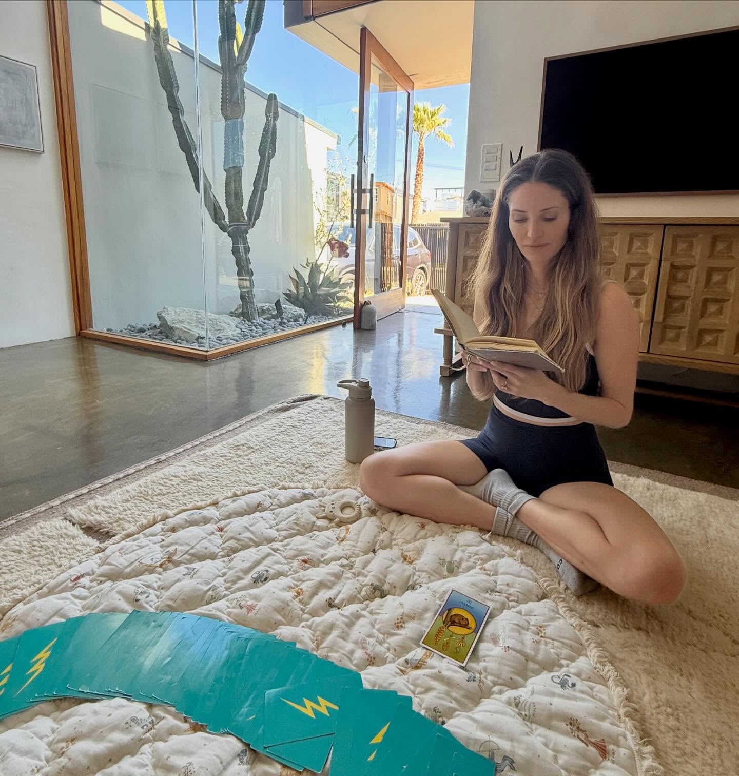 Reiki house calls, baby reiki, office sessions & remote sessions, preparing to teach - I love that my day to day looks different and I call this a job. Forever grateful for this practice 🩵🌀🙏🏽