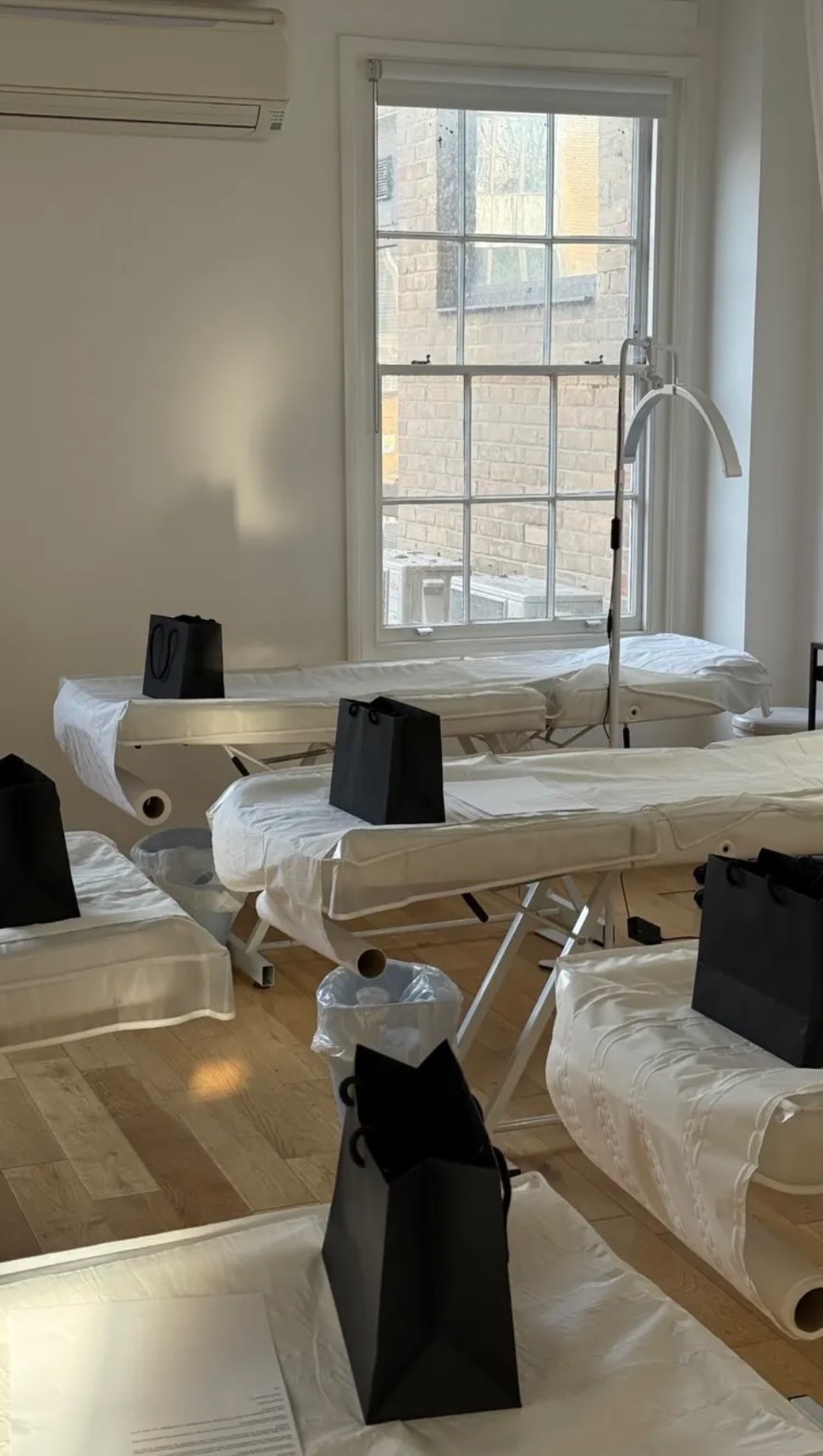 Thinking about becoming a beauty professional? Our Beauty Trio Course is the perfect place to start ✨
Designed for beginners, you don’t need any previous beauty experience to join us at Blooms Beauty Academy. We’ll guide you through everything you need to know to confidently and safely perform Brow Definition, Brow Lamination, and Lash Lift & Tint.
You’ll receive a full kit, an online manual, and complete your exam with us - plus ongoing support even after your training day is finished.
As one of the UK’s leading training providers in beauty & aesthetics, we offer accredited training, guaranteed insurance, and an ABT accredited certificate upon successful completion.
Your beauty career starts here 🤍