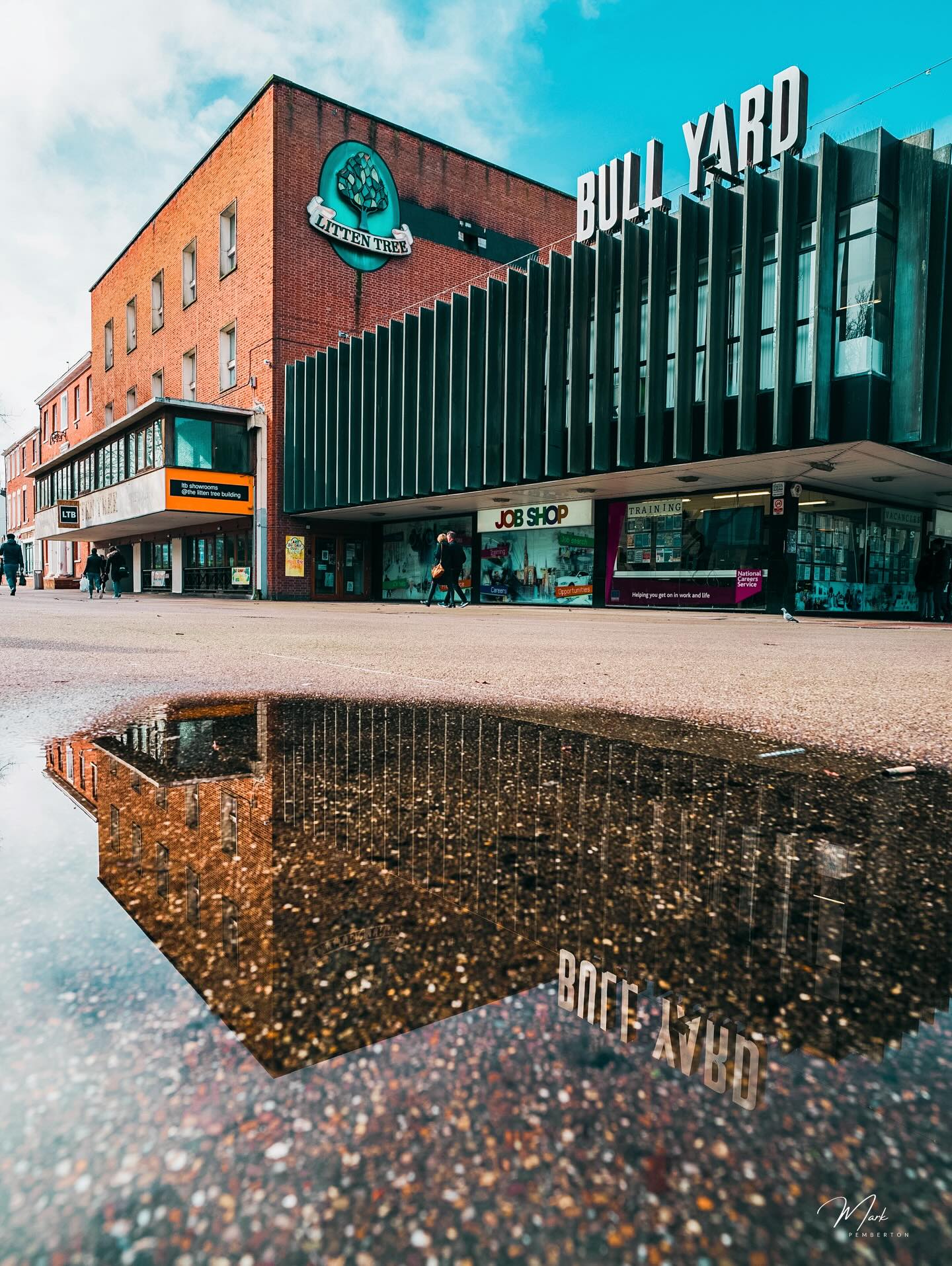Reflecting on a part of Coventry that’s sadly disappearing soon….took this a while back and it’s a lovely reminder of an iconic building #visitcoventry #covcitycentre #bbc_midlands #bbccwr #citycentresouthcoventry