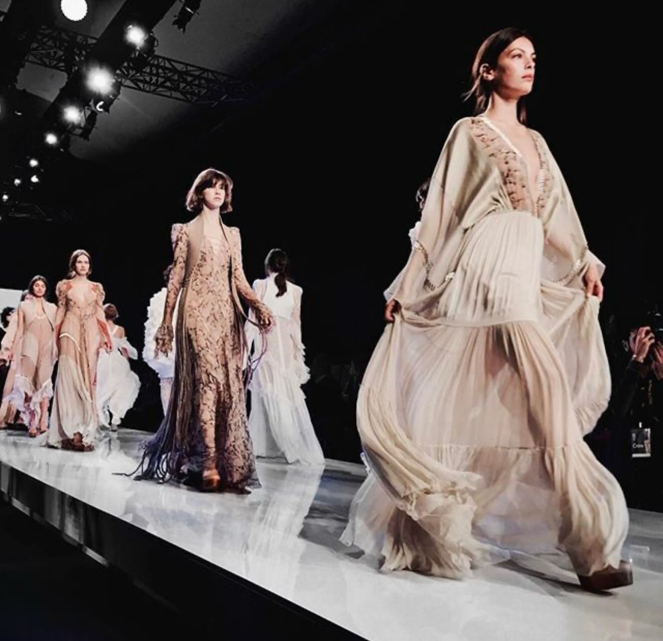 Midweek Focus ✨
At Top Model of the World UK, we believe in raising standards …not to intimidate, but to help you slay!
Confidence.
Preparation.
Presence.
It’s about becoming the strongest version of yourself on and off the runway.
Keep training. Keep refining. Keep showing up.
We see you 🤍
National System @topmodeloftheworlduk 🇬🇧
International System @wbotopmodel 🌍
#topmodeloftheworld #model #pageant #modelife #casting