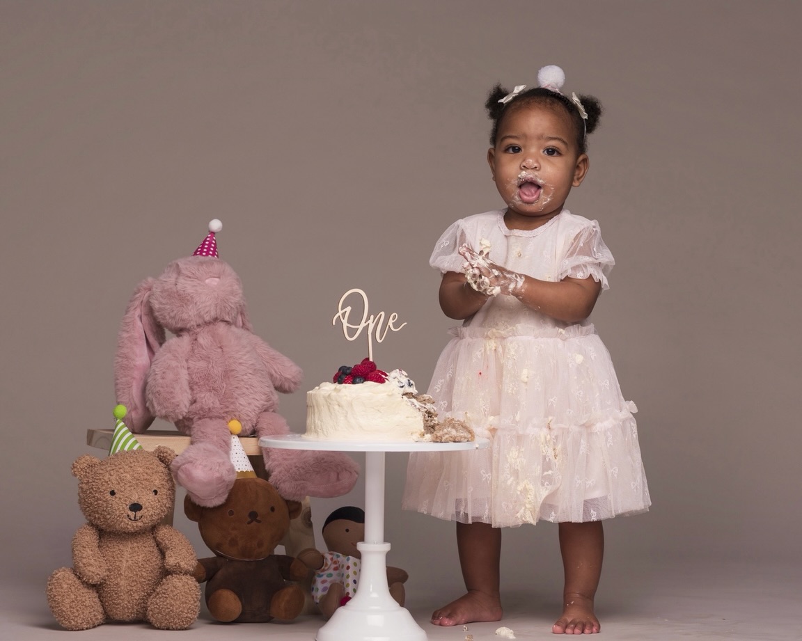 ONE.
Turning one is a big milestone. Celebrate your little one’s birthday at Panther Studios with a beautiful cake-smash photoshoot🎂
📍Panther Studios Westerpark
📸 Portraits & Family Photography
📸 @lingaraj.bharamagouda
Booking link in Bio.
#firstbirthdayparty #babyphotoshoot #babyphotoshootamsterdam #babyfotoshoot #cakesmashphotoshootamsterdam