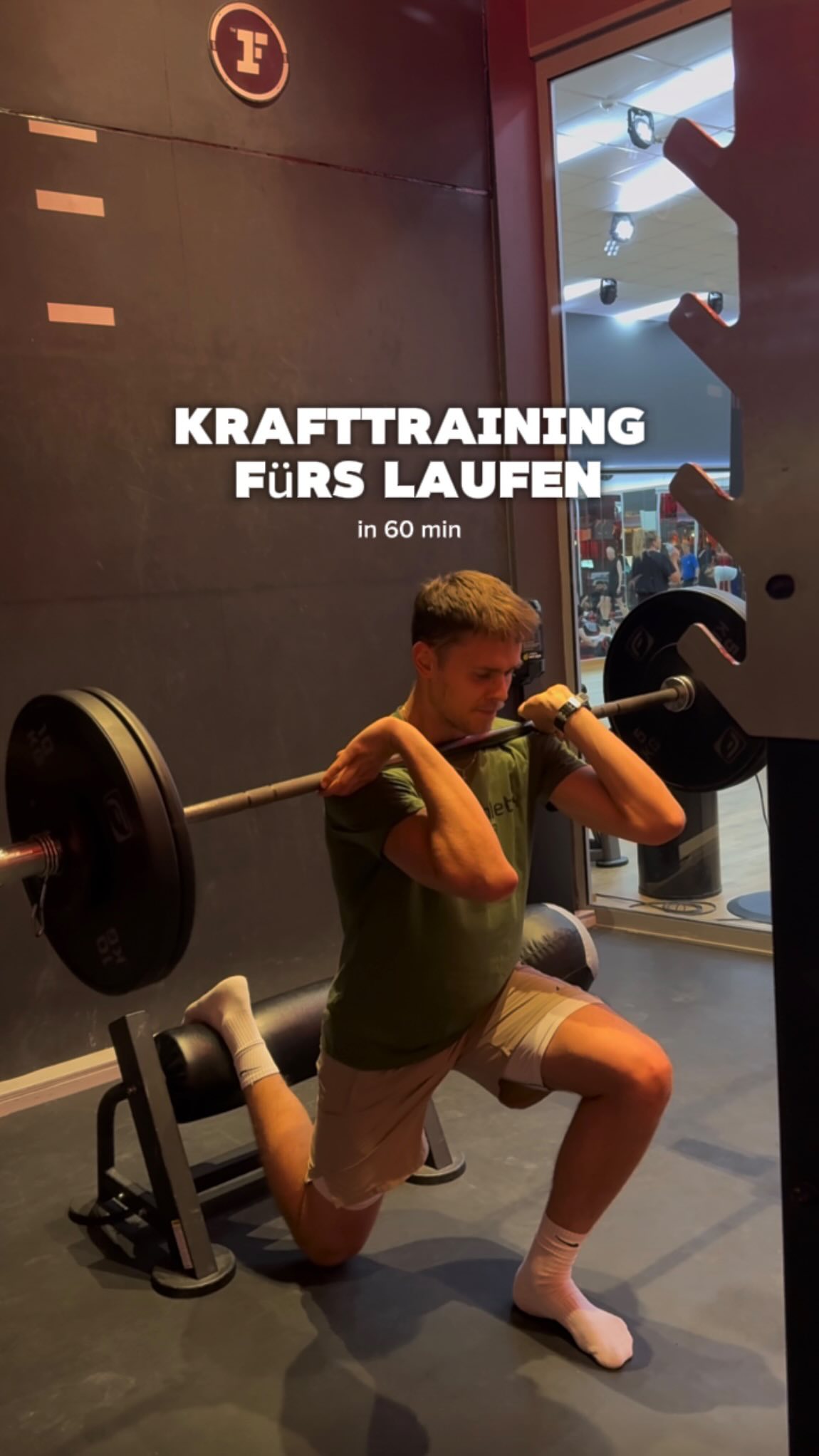 📌Wenn du viel läufst, speichere dir das Workout unbedingt ab und probier es aus.
Nachdem ich die letzten Tage hier viel erklärt habe, mal wieder ein komplettes Krafttraining.
💡Habe dir deshalb alle Übungen nochmal in die Caption geschrieben, so siehst du sie schneller beim Training.
Der erste Block fokussiert sich auf die Beine. Kraft, Stabilität und Kontrolle sind hier das Ziel.
Plyometrics
👉3x10 Single Leg Side to Side
👉3x6 Drop Jumps to Single Leg
Kraft Block 1
👉3x8 Split Squat
👉3x10 Single Arm Row
Kraft Block 2 (Hintere Kette und Oberkörper)
👉3x8 Single Leg Hip Thrust
👉3x10 Single Arm Overhead Press
Kraft Block 3
👉3x15 Hüftbeuger Variante
👉3x15 Kopenhagen Plank Variante
👉3x12 Abduktion Variante