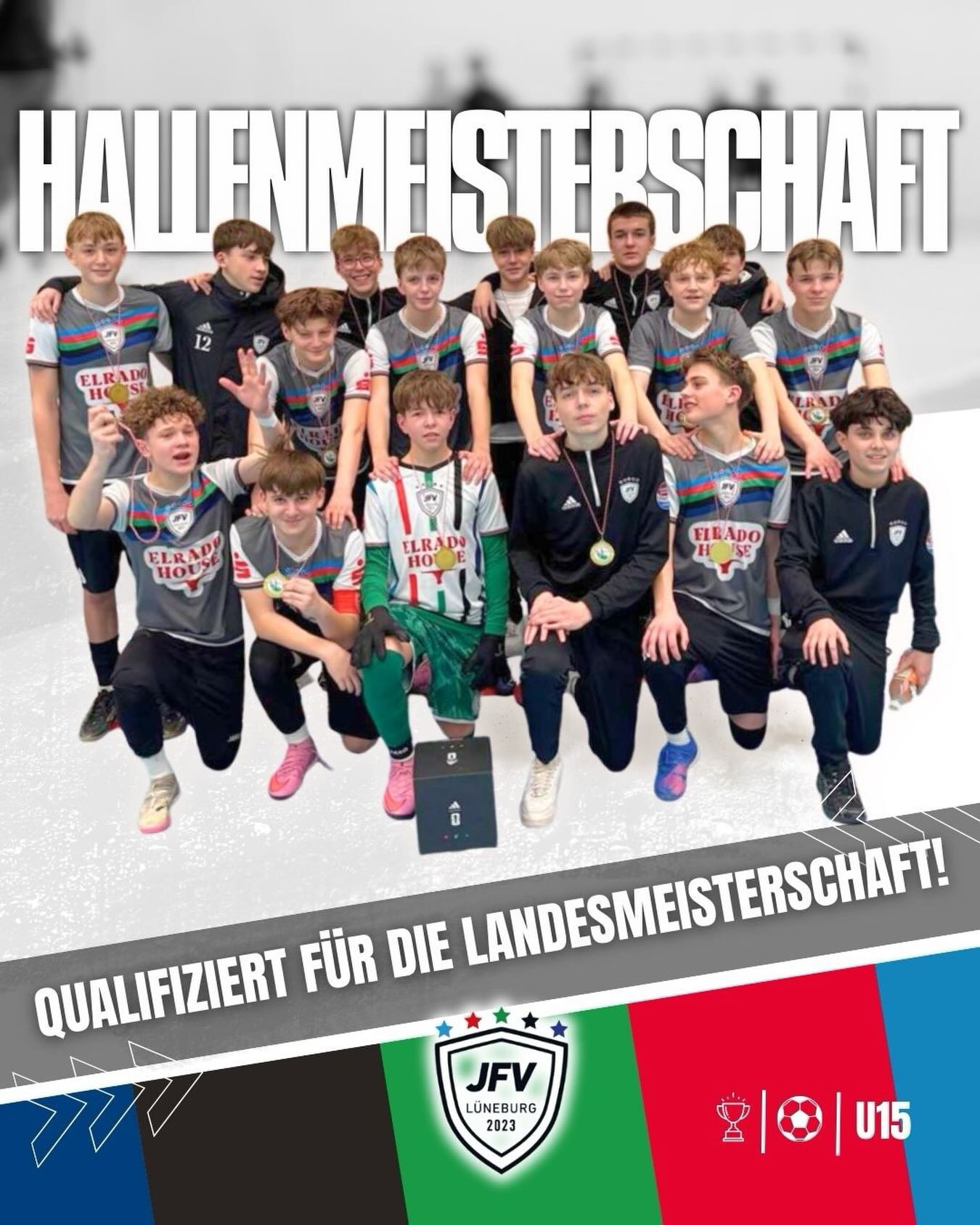 🏆 Hallenmeisterschaften – Auf dem Weg zur Landesmeisterschaft! ⚽🔥
Drei turbulente Wochenenden liegen hinter unserer U15 des JFV Lüneburg – und was sollen wir sagen? Einfach stark! 💙🤍
Zunächst qualifizierten sich beide U15-Teams beim Qualifikationsturnier der Leistungsmannschaften im Kreis als Tabellenerster und -zweiter für die Hallenkreismeisterschaft. 💪
Eine Woche später folgte das nächste Highlight:
Bei der Kreismeisterschaft belegten unsere drei Teams (U15 I, U15 II und U14) tatsächlich alle drei vorderen Plätze. 🥇🥈🥉 Was für eine geschlossene Teamleistung!
Am vergangenen Wochenende krönte sich unsere Mannschaft dann zum C-Jugend Hallenbezirksmeister! 🏆
Im Halbfinale gegen den SV Verden 06 und im Finale gegen den TSV Auetal bewiesen unsere Jungs echte Nervenstärke und entschieden beide Spiele im Sechsmeterschießen für sich. 🔥⚽
Jetzt geht es am kommenden Wochenende nach Sassenburg zum Landesentscheid – wir drücken fest die Daumen! ✊🍀
#JFVLüneburg #Hallenmeister #Bezirksmeister #Teamgeist #Nachwuchsfußball Landesentscheid