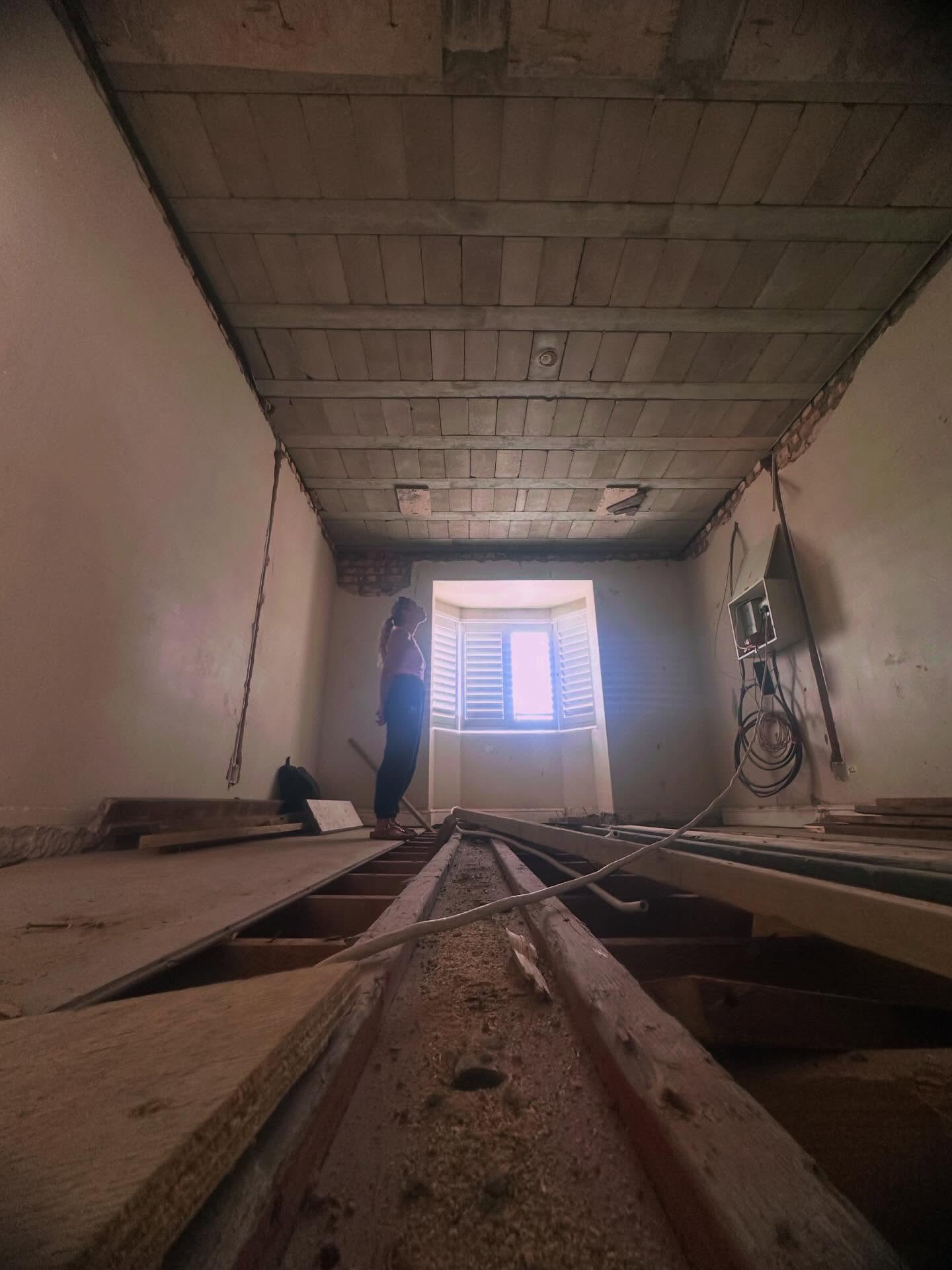 In just 10 weeks, this construction site becomes my new creative space to build dreams around the globe 🌎
Right now it’s dust, wires, noise and a vision only I can fully see.
🫠 Entrepreneurship is exactly this.
It’s standing in the mess before the masterpiece.
It’s backing yourself when the outcome isn’t built yet.
It’s choosing grit over comfort and resilience over doubt.
No one claps for the early stages.
No one talks about the scaffolding.
But this is the work.
The unglamorous, uncertain, figure-it-out-as-you-go phase.
I see the color, the desks, the coffee machine, I can hear the conversations, and see the growth.
Today there’s dust on my shoes and belief in my bones.
Being a founder isn’t pretty.
It’s powerful.