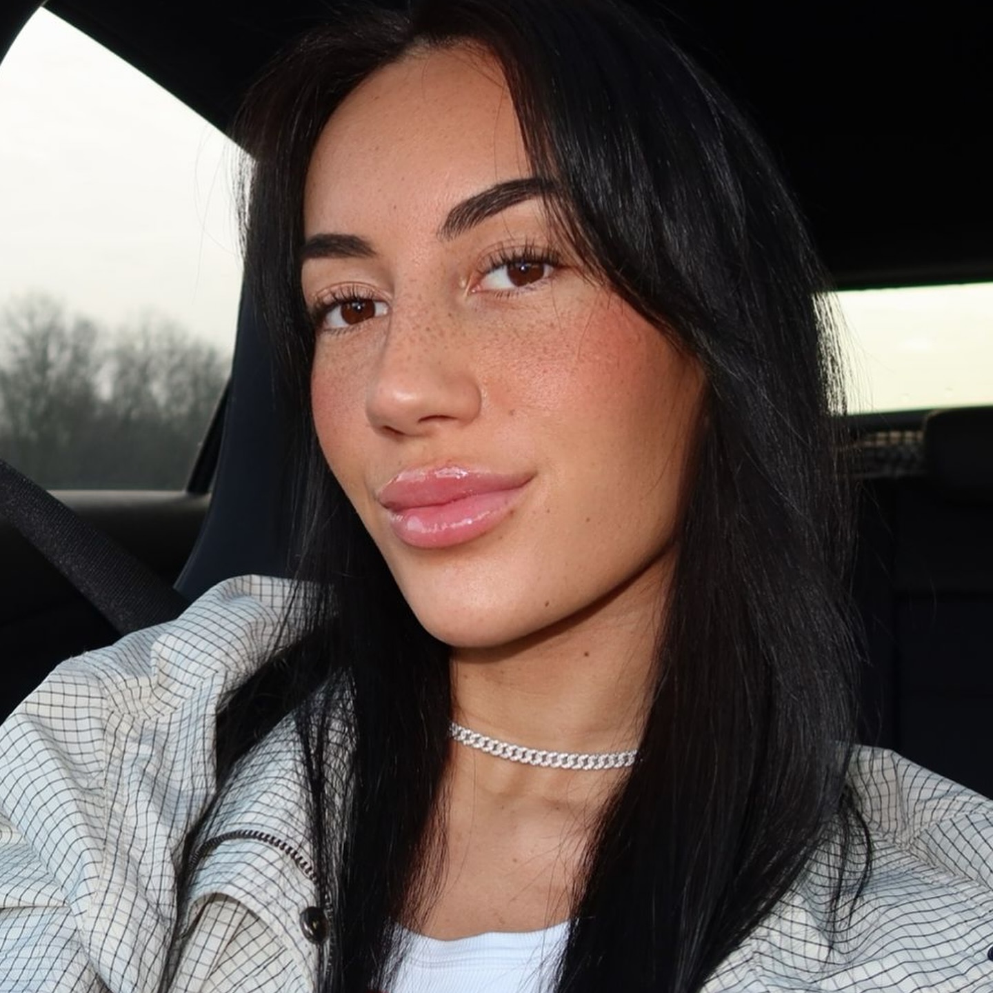 Freckles babe🔥🔥🔥
Deze look hebben we gecreëerd in 2 sessies: tijdens de eerste behandeling was de wens om zacht en subtiel te werken en tijdens de tweede ronde mocht ik los!🎉
De touch-up is perfect om meer uitgesproken te werken: de zachte sproetjes dragen de basis voor de meer uitgesproken look. En zeg nou zelf: wat een prachtige sproetenlook is dit geworden!😍
#freckles #sproetjes #pmuartist #leeuwarden #freckled #tatooartist #handpoke #pmuart