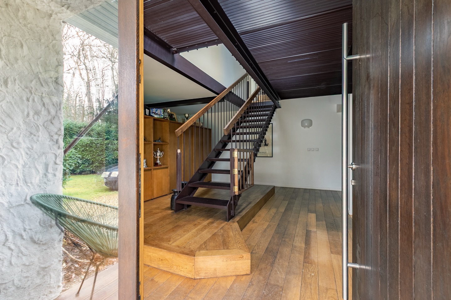 Et si c’était la maison que vous attendiez sans le savoir ? 🏠🫶🤍
À 45 minutes de Paris.
Au cœur d’un parc arboré de plus de 8 000 m².
233 m² de volumes, de lumière et de caractère.
Séjour cathédrale.
Cheminée centrale.
4 chambres.
3 salles de bains.
Des espaces pensés pour recevoir… et respirer.
Ce n’est pas juste une maison.
C’est un changement de rythme. 🌿
👉 Parfait pour
Une famille qui veut de l’espace
Des amoureux de nature
Des citadins en quête d’équilibre
Ou un projet de résidence secondaire ?
💬 Dites-moi en commentaire :
Vous seriez plutôt résidence principale ou maison de week-end ?
📩 Intéressé(e) ?
Envoyez-moi “LA FORÊT ” en message privé et je vous transmets le dossier 💌.
#MaisonDeCaractère #ImmobilierDeCharme #Chantilly #propriétédexception