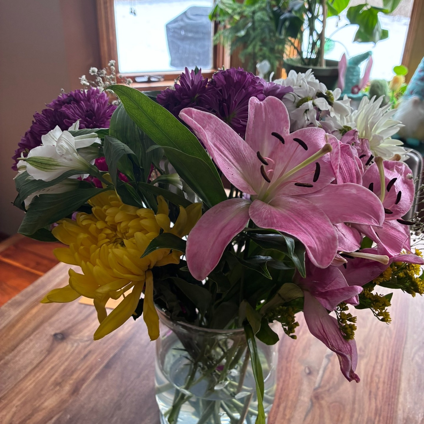 -45°F in January. 96°F in June. That's a 141°F temperature swing in seven months.
My husband and I keep asking each other: "Why do we live here?"
When the kids were young, we were too busy to question it. But now? With our daughters and family elsewhere, I'm longing for a more temperate climate where I can actually go outside without slipping on ice or melting from humidity.
In my heart, home is wherever my family is. But a small place with a garden year-round sounds pretty appealing. 🌸
New blog: Why Do We Live Here? A Minnesota Love-Hate Story. Link in bio or here: https://www.fiftyseasonedlife.com/post/why-do-we-live-here-a-minnesota-love-hate-story.
Have you made a big move? Tell me about it!
#fiftyandseasoned #Minnesota #EmptyNest #WhereToLiveNext #MidlifeDecisions #Moving