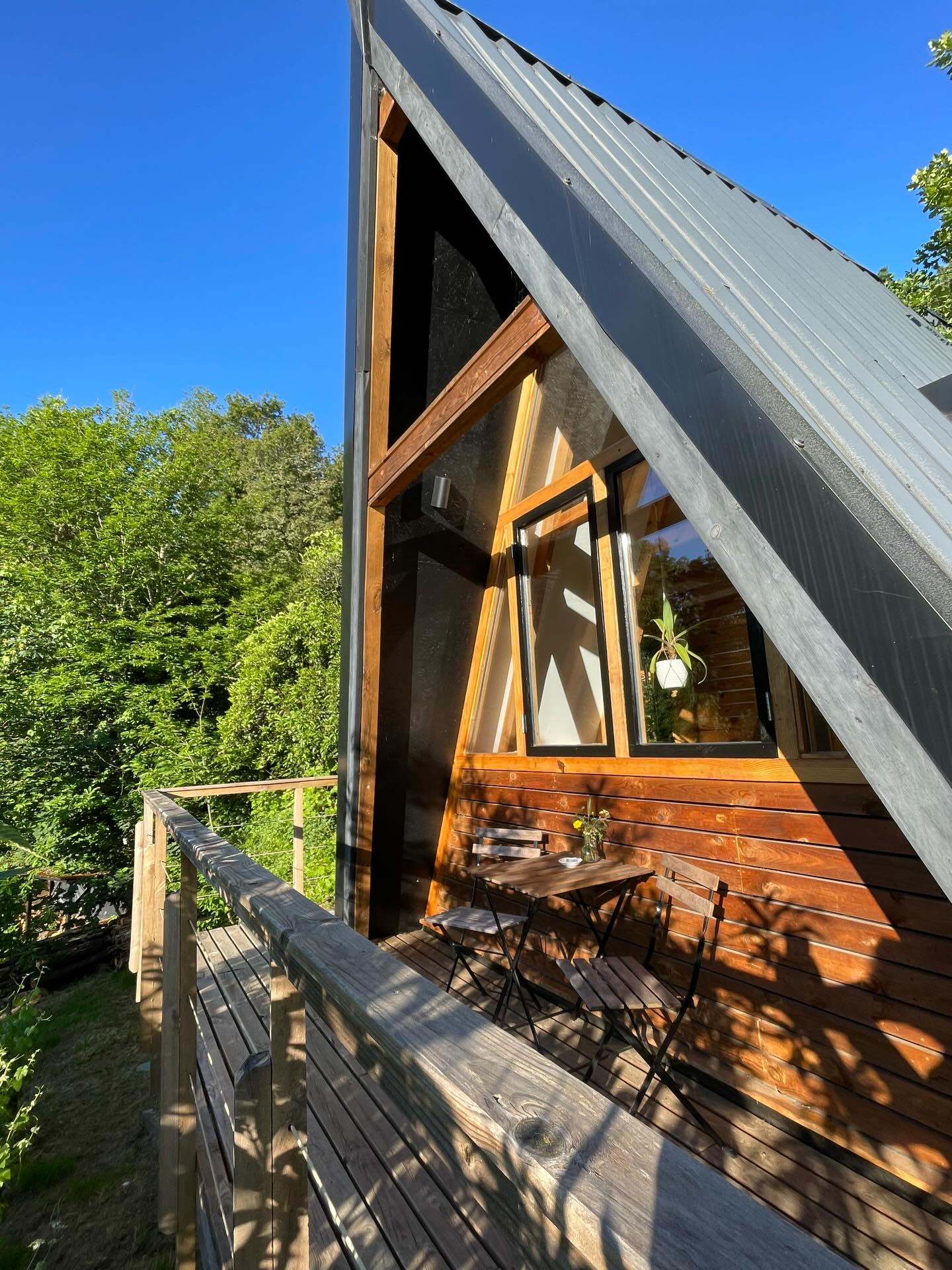 Tiny house Kiwi 🥝 (last house that is available between 11 July and 15 August)
One of our 2 new houses (being build as we speak!) is named Kiwi, because (you guessed it) it’s situated next to our Kiwi.
It has the same cool a-frame shape as Laranja and also sleeps 4; 2 single beds and 1 double bed on the vide.
There is a terrace attached to the house and a view on the forrest!
This tiny house is still available from July 11-18 and August 8-15.
The high season weeks of July 18-August 8 are already fully booked for all 7 accommodations 🥳
Not tied to the school holidays yet? We still have availability for multiple accommodations in the weeks of June 27-July 11 and August 15-29.
Send a message and we’ll send you the availability and prices ☺️
.
#summerholidays #glamping #glampingportugal #tinyhouse #familyholiday