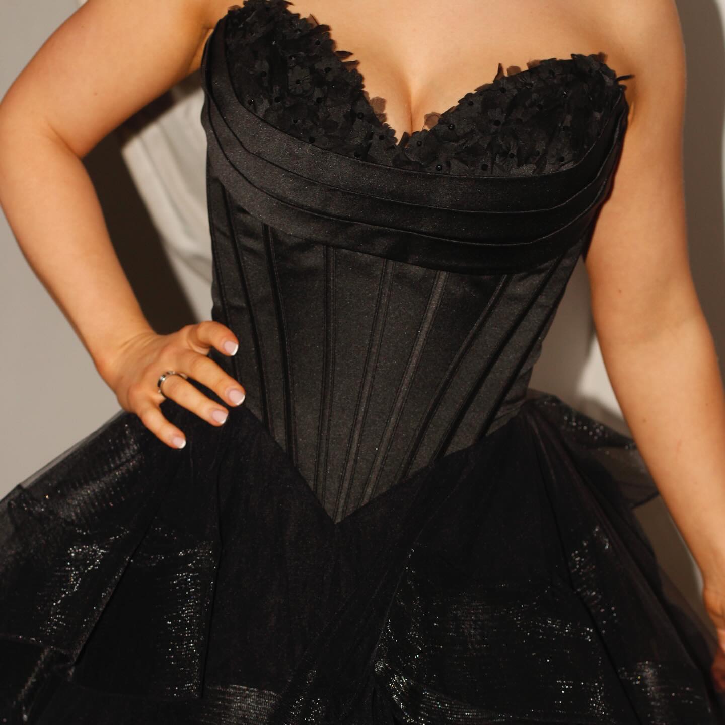 IT’S HALF TERM ⚠️🤩
We are kicking off the half term week with another new ballgown “Shaneice” 🖤
It’s giving WOW factor!!
This style sold 3 times on its opening day - Who’s running to get this first 🏃♀️