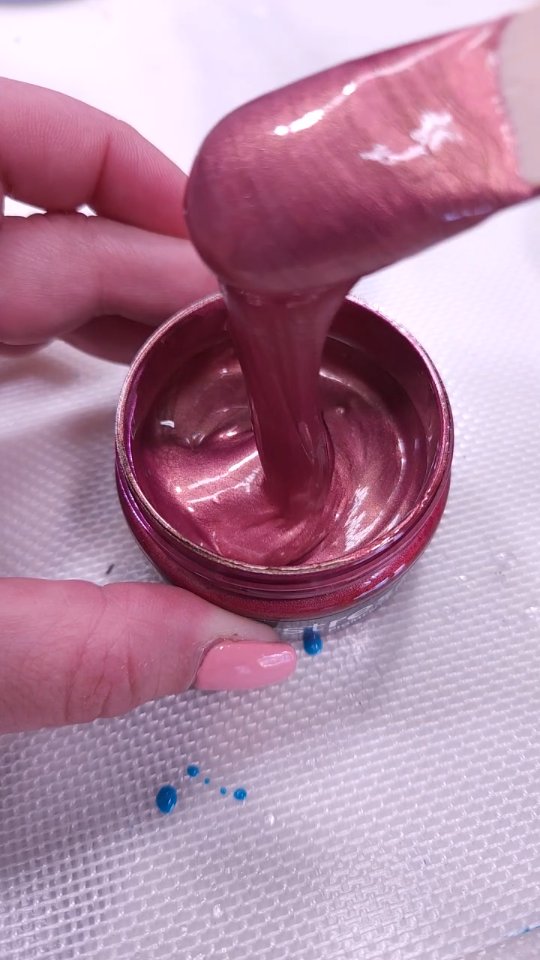 Wanting to dive into a jar of pigment paste is normal, right? 🏊♀️✨️😅
Satin Rose Gold is such an amazing shade to work with! 😍 (but definitely no swimming in it, OR eating it 🤔😅)
#Pigment #ResinArt #epoxyresin #australianmade #Colour