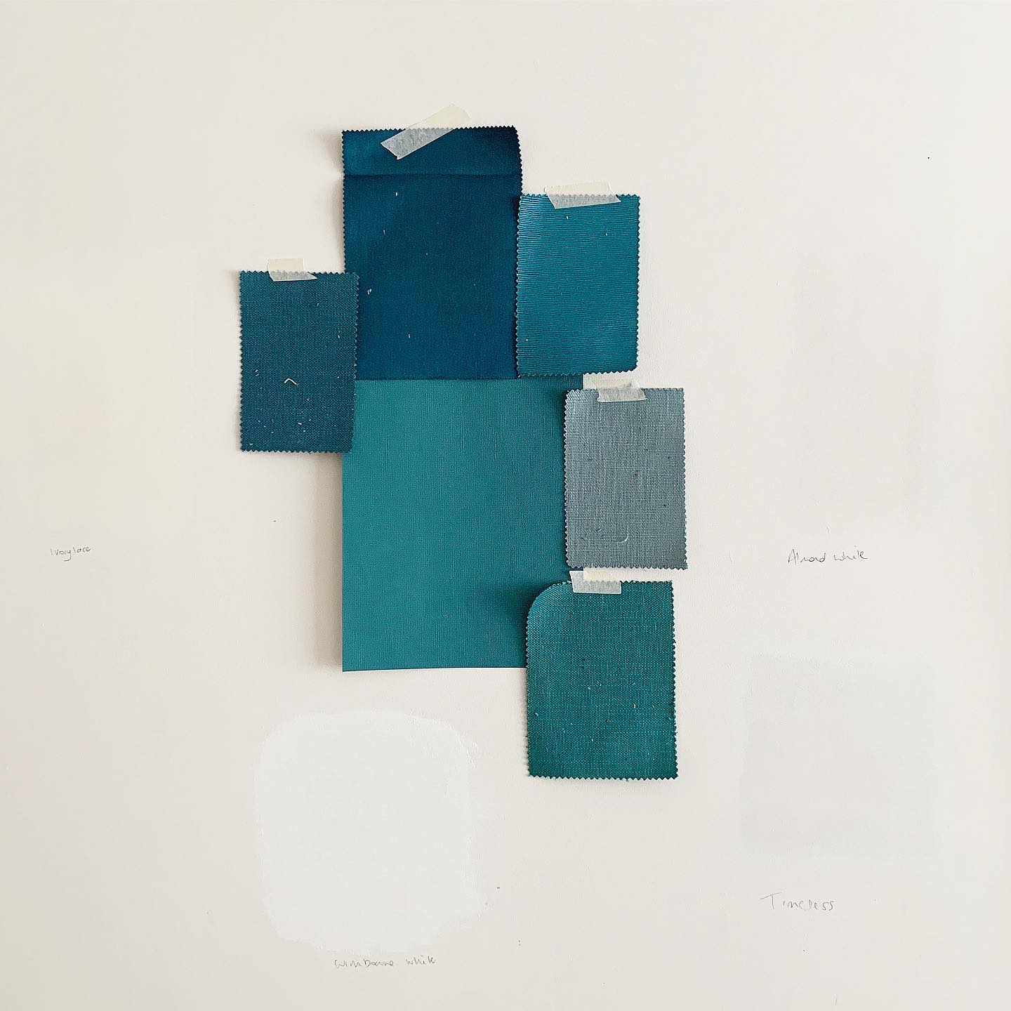 When choosing wallpaper, fabrics and paint colours it helps to place samples together on the wall with masking tape, this will help you understand how the colours will look together.
#interiordesign #interiorstyling #romanblinds #choosingfabrics #paintcolors #wallpaper #teals #creams