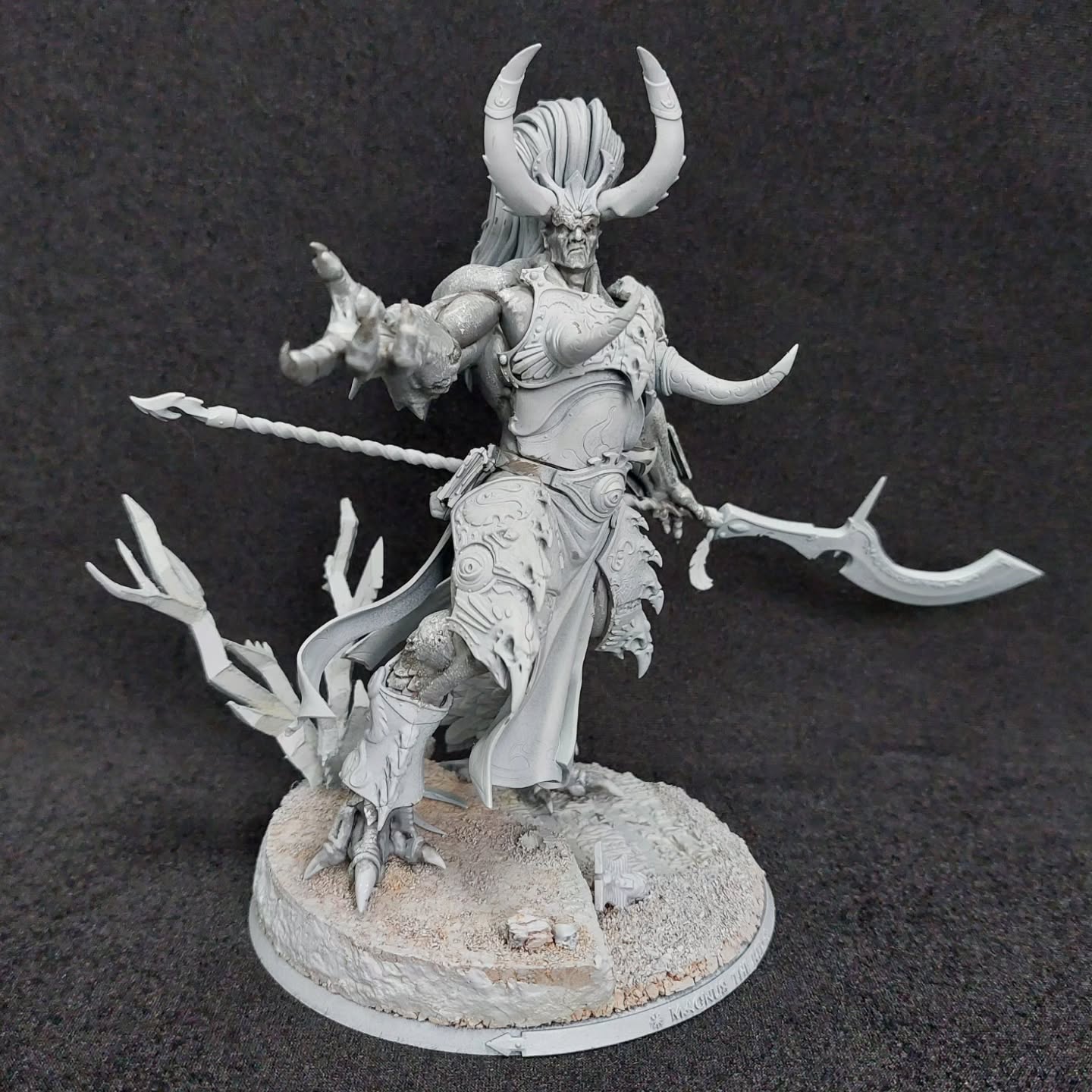 So I hadn't planned on starting Magnus yet. Even though I've had the model built for about a year now. However, the project I did want to start is still waiting on something to arrive. So here we are.
It was this very skin tone that put Magnus at the back of the paint queue at all times. Just didn't know where to start. It's not a skin colour I've had a lot of practice on. But I was testing some ideas on spare ogre heads.
All of his skin was pre-shaded first. Then had 3 layers of heavily thinned down Doomfire Magenta applied. Pretty happy all and all.
#magnusthered #thousandsons #Warhammer40k