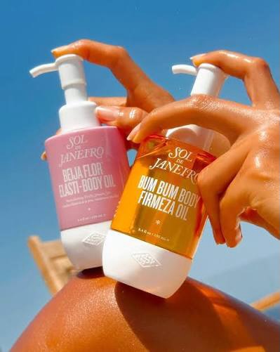 Laisse-toi envelopper par les Sol de Janeiro : des huiles aux senteurs soleil, idéales pour des massages minceur qui subliment la peau ✨
Texture soyeuse, parfum chaud, peau lissée et lumineuse…
Un vrai moment d’évasion avant l’été 💛🌊
#massage #maderotherapie #soldejaneiro #bodysummer #fitgirls_inspire