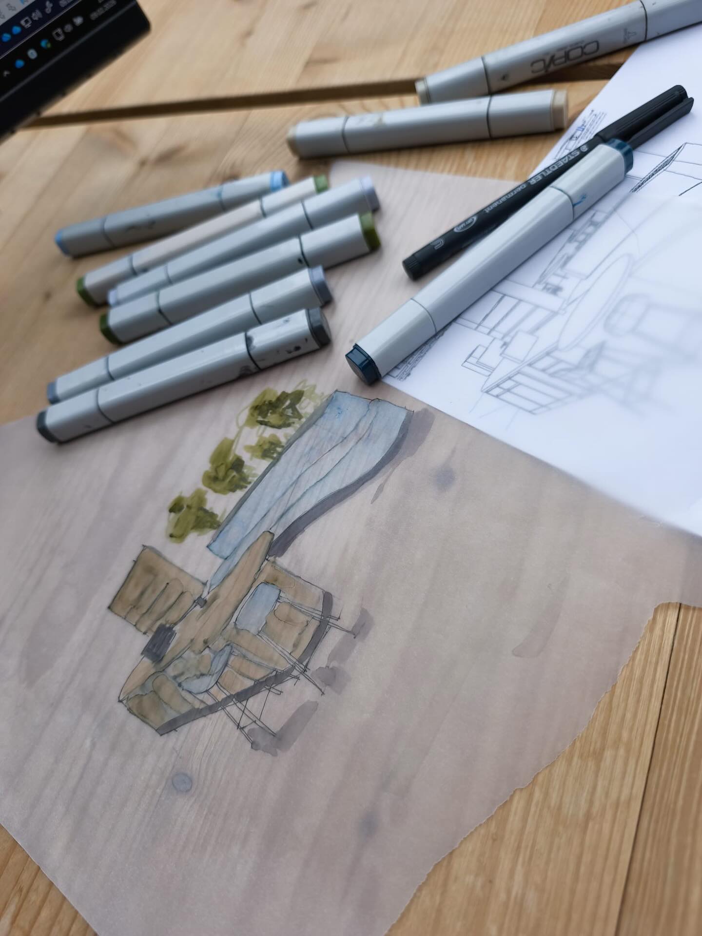 Ideen nehmen Form an.
Zwischen Skizzenpapier, Markern und ganz viel Herzblut entsteht gerade etwas Besonderes.
Auch wenn die Welt immer digitaler wird – wir greifen bewusst noch zum Stift.
Denn echte Kreativität fühlt man.
Strich für Strich.
Gedanke für Gedanke.
#IdeenWerdenWirklichkeit #NeuesEntsteht #KreativeLeidenschaft #Handskizze #Designprozess #MitLiebeZumDetail #VisionWirdRealität #HandwerkTrifftDesign #StrichFürStrich #BehindTheScenes