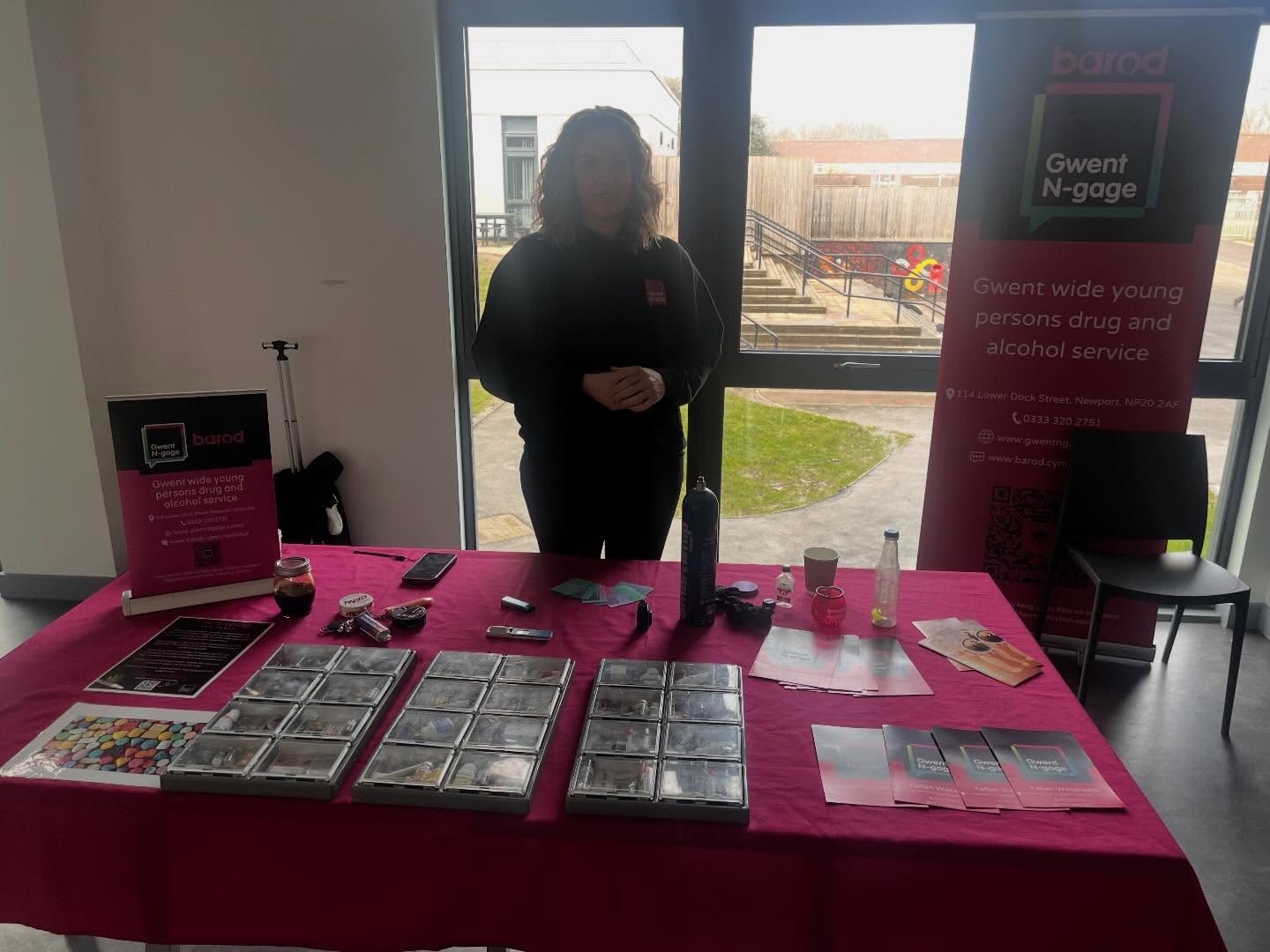 N-Gage Gwent yn dangos effaith alcohol a fapio i ddysgwyr. N-Gage Gwent educating pupils on the effects of alcohol and vapes. Diolch Mr James am drefnu. @gwentngage