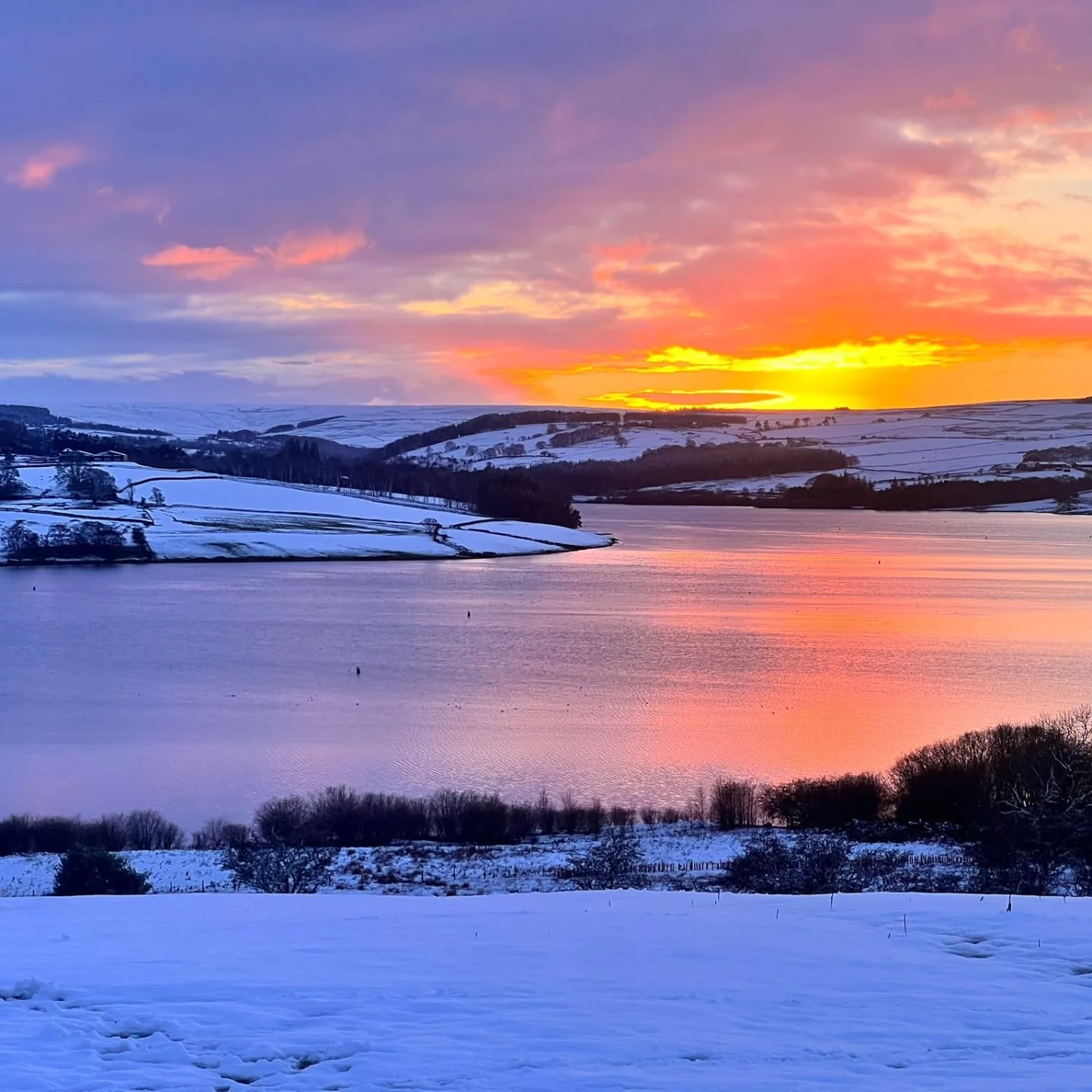 Snowy sunset ❄️🌅
Sunset over the Derwent Reservoir this evening. These are the moments that make winter at Cronkley feel so special.
#nofilter #cronkley #holidaylet #derwentreservoir #winterlight