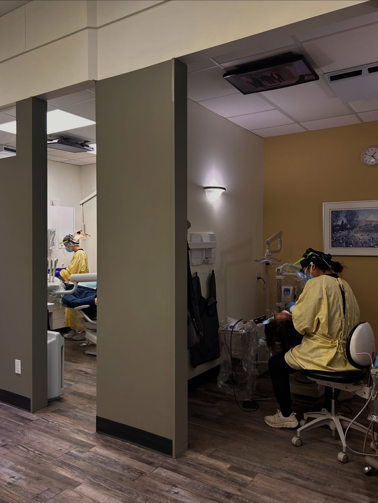 💡At our dental clinic, your comfort matters! Pictured here is a normally lit room on the left and a room with subdued lighting on the right. Some of you prefer a darker space compared to a bright environment for your appointments and we’re always happy to tailor your experience to what helps you feel most at ease!
Call 780.437.4000 or email hvdc@telus.net to book your dental appointment now!🪥🦷