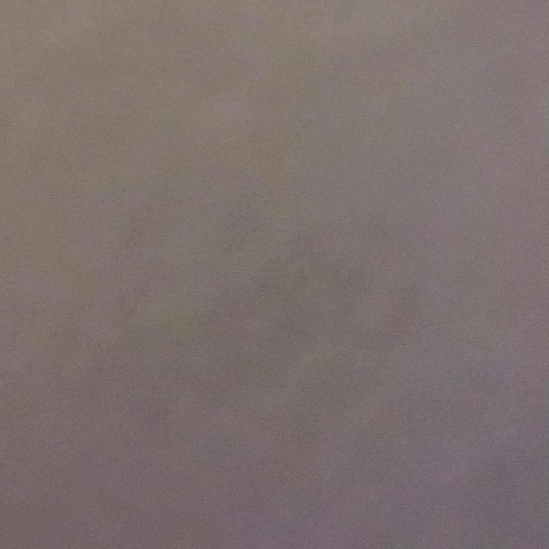 Ta teden je pri meni bolj v znamenju barv, bleščic in... danes predvsem ogromne količine vročega lepila. ✂️ Cel teden sem po malem pripravljala maski za otroke, danes pa sem končno prišla na vrsto še jaz.
Iskreno? Sploh ne vem, če bo letos kakšna prava priložnost, da se v tole dejansko našemim 😂 Ampak pri pustu so mi bile zmeraj najbolj všeč ravno priprave in tisti ustvarjalni zagon pri izdelavi kostumov.
V videu razkrivam le majhen detajl moje "mojstrovine"... no, za katero masko gre? 🕵️♀️👇
Tisti, ki prvi ugane, dobi od mene en virtualni krof! 🍩🥳
#pust #pustnamaska #ustvarjanje #pust2026 #rocnodelo #procesustvarjanja