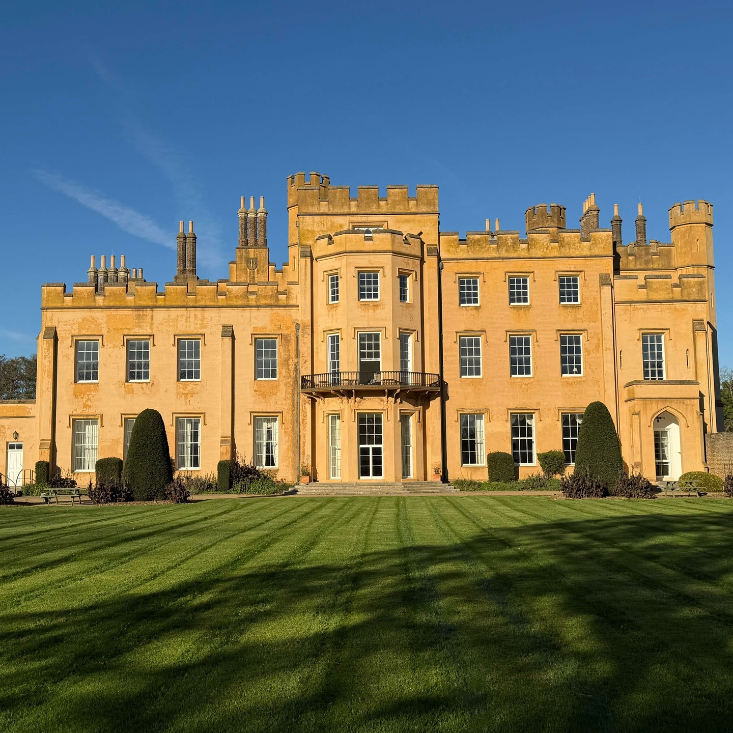 👩❤️👨 When couples search “castle wedding venues”,… what are they really looking for? 🏰
Is it a literal medieval fortress?
Or is it something deeper - atmosphere, heritage, romance, grand entrance?
Our latest blog breaks down:
✅ What “castle-style” actually means in the UK
✅ The difference between castles, manor houses & stately homes
✅ What to consider before you book
✅ Why moated estates like Ditton Manor deliver the same atmosphere - with more flexibility
Read our full guide here:
https://www.dittonmanor.com/post/castle-wedding-venues-uk
#CastleWedding #UKWeddingVenue #CastleStyleWedding #WeddingPlanningUK #HistoricVenue #DittonManor #WeddingInspiration #WeddingVenueSearch