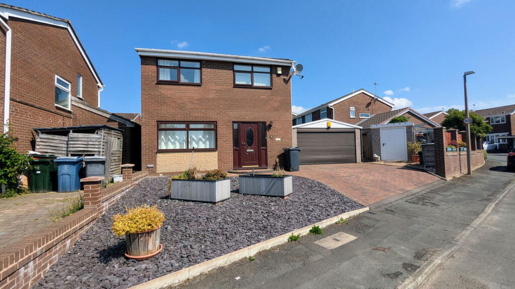 ✨ Featured Property For Sale ✨
📍 Denholme, Upholland, WN8 0AU
🏠 3 Bedroom, Detached. Offers Over £250,000
Situated on the highly sought-after Denholme Estate in Upholland, this spacious three-bedroom detached home offers an excellent balance of comfortable family living and practical features, all within a desirable and well-connected location.
◾ Chain-Free Sale
◾ Three Generously Sized Bedrooms
◾ Bright Lounge-Diner
◾ Rear Kitchen with Garden Views
◾ Downstairs WC
◾ Family Bathroom + Separate Upstairs WC
◾ Large Rear Garden
◾ Fully Insulated Wooden Outbuilding
◾ Two Garages
◾ Spacious Driveway
For more information please visit our website or contact us via:
📍 | Orrell Office
📞 | 01695 355120
🌎 | www.neilrobinson.co.uk
🖥 | https://rightmove.co.uk/properties/172053800#/?channel=RES_BUY