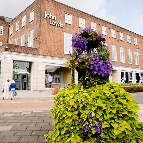 There’s so much happening @johnlewis_welwyn, and you won’t want to miss it!
From fabulous fashion shows and expert styling sessions, to inspiring home décor events and glam makeup masterclasses, there’s something for everyone 💄👗🏡
Whether you're looking to refresh your wardrobe, transform your home, or pick up pro beauty tips, it’s all happening at John Lewis Welwyn Garden City.
✨ Tap the link in our bio for full event details and booking information, spaces may be limited!
#JohnLewis #WhatsOn #Events #Styling #HomeDecor