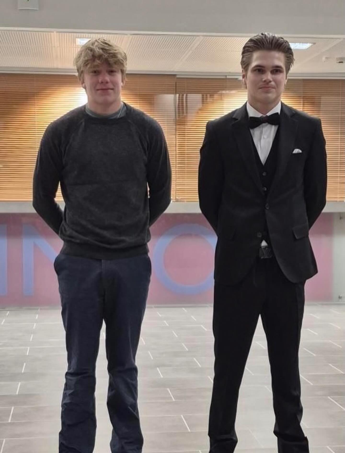 Tuntuu erityisen merkitykselliseltä – @ylojarvenkaupunki
on valinnut minut ja toisen lahjakkaan urheilijan @alexsundstedt1 kummiurheilijoikseen. 🤍
Ylöjärvi on kaupunki, joka tarjoaa poikkeuksellisen hyvät ja monipuoliset liikuntamahdollisuudet – puitteet kasvaa, kehittyä ja unelmoida isosti. On etuoikeus edustaa paikkaa, jossa urheilua arvostetaan ja jossa yhteisö seisoo vahvasti tekijöidensä takana.
Maailmalla kiertäessä kotiin palaaminen tuntuu aina yhtä merkitykselliseltä. Tänne on hyvä tulla – tänne on hyvä kuulua.
Kaupunki palkitsi tilaisuudessa monia urheilijoita sekä kulttuuritoimijoita - lämpimät onnittelut jokaiselle palkitulle hienoista saavutuksista.
Kiitos luottamuksesta. Tästä on hienoa jatkaa eteenpäin. 💙
@ylojarvenkaupunki
@ylojarvenliikuntapalvelut
#kummiurheilija#motorsport#visitylöjärvi